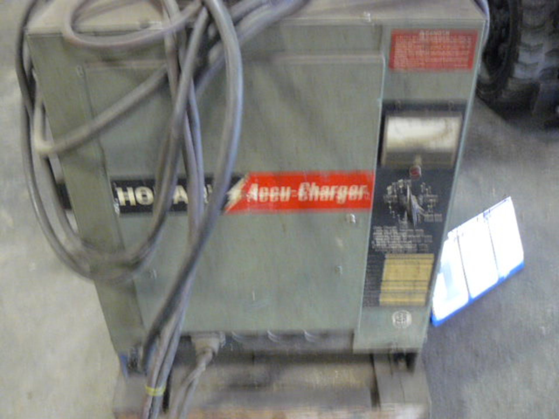 CLARK FORKLIFT MDL: TM115S, 2250 LB CAP, 188" LIFT HEIGHT, ELECTRIC W/ HOBART CHARGER (LOCATION 2: - Image 6 of 6