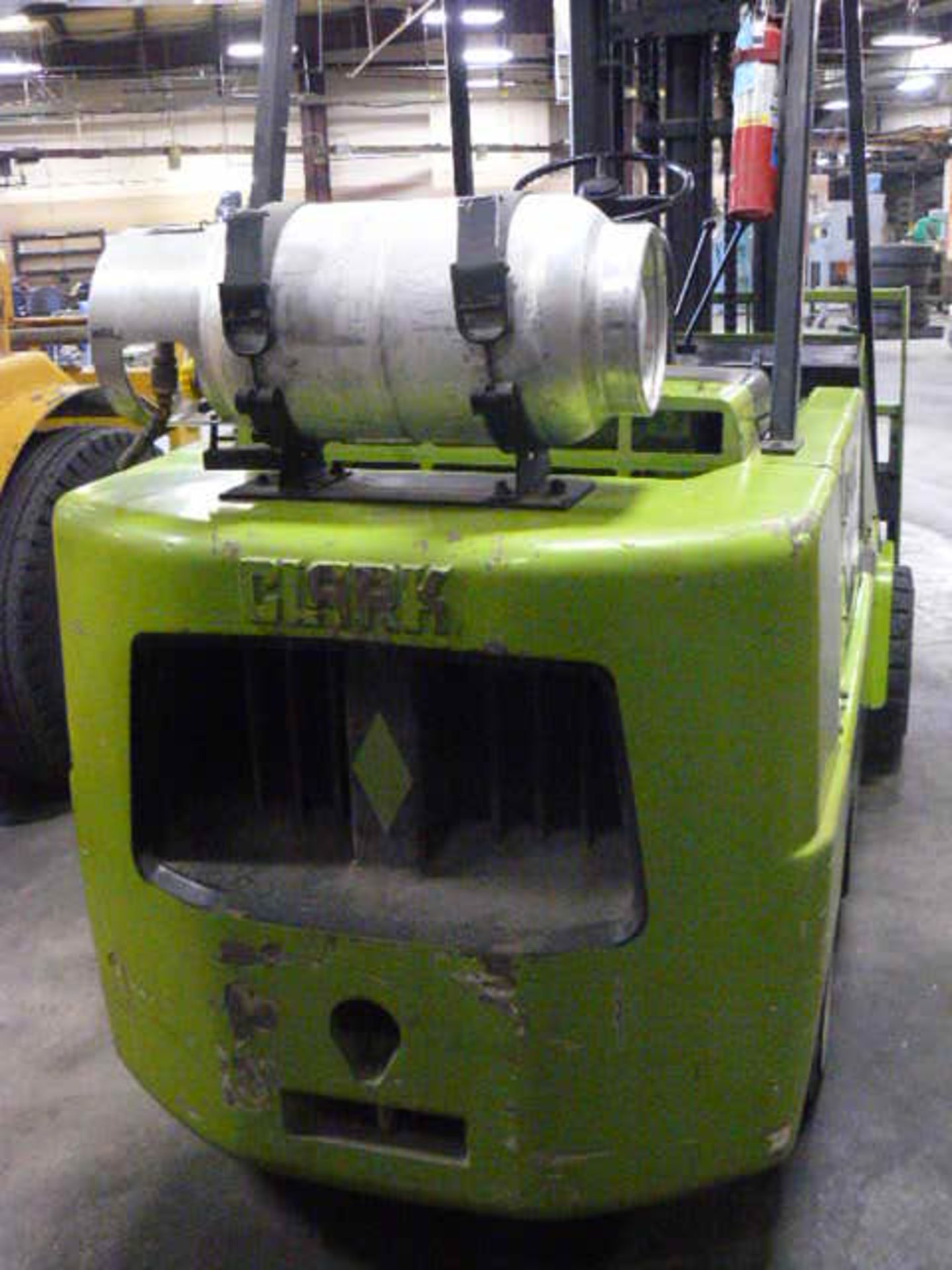 CLARK FORKLIFT MDL:C500-135, 13,500 LB LIFT CAP, 135" LIFT HEIGHT, LP GAS, 6' FORKS (LOCATION 2: 700 - Image 4 of 6