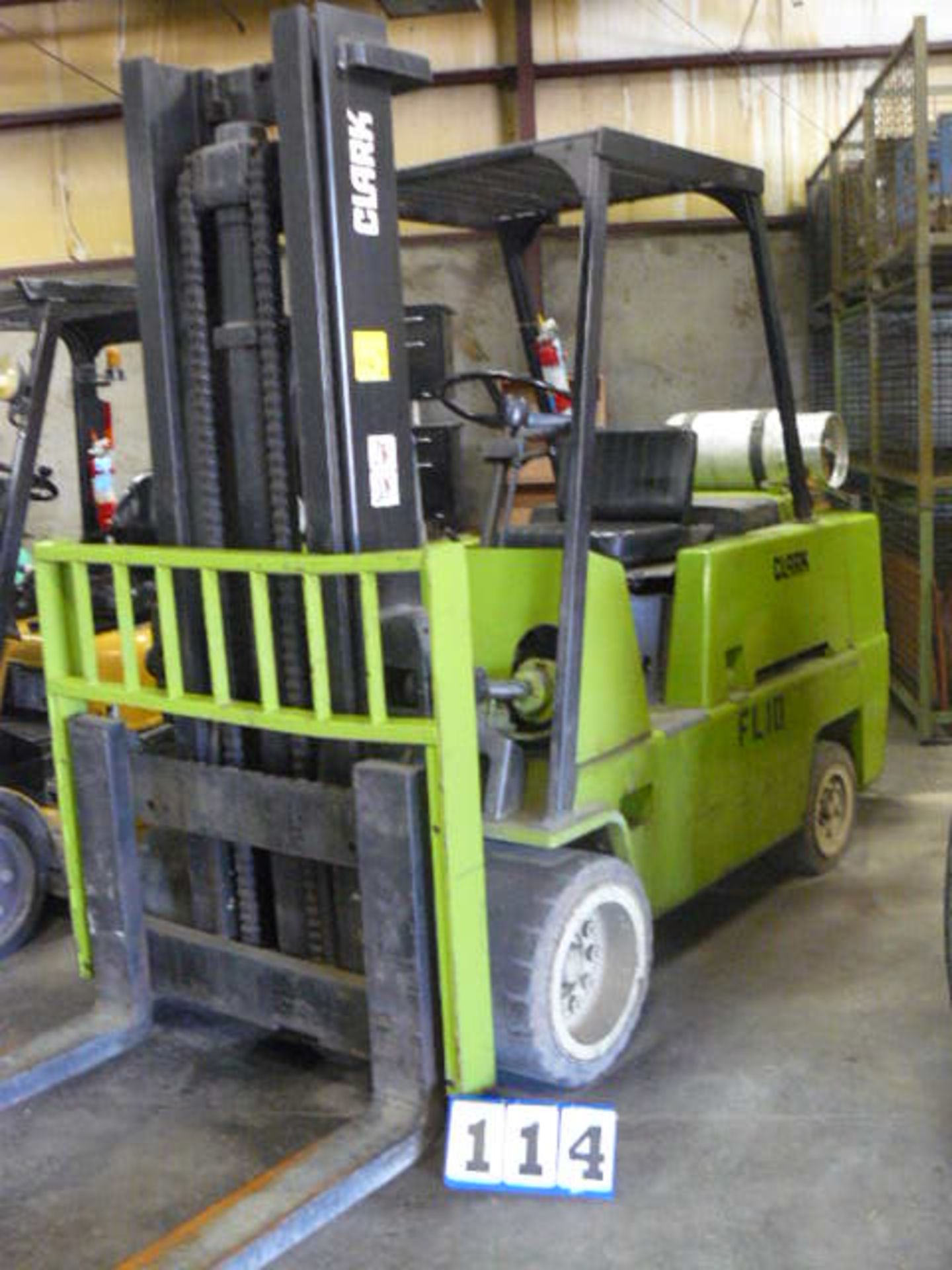 CLARK FORKLIFT MDL:C500-135, 13,500 LB LIFT CAP, 135" LIFT HEIGHT, LP GAS, 6' FORKS (LOCATION 2: 700