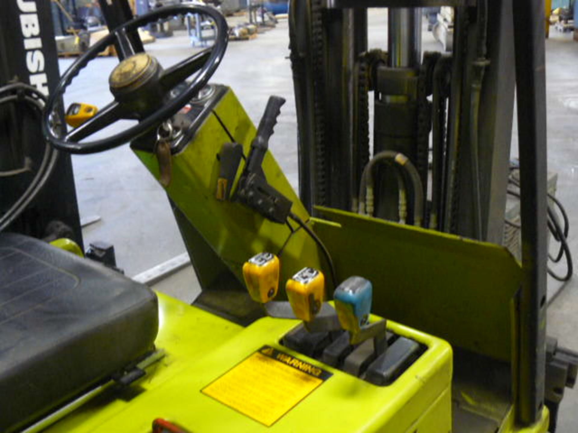 CLARK FORKLIFT MDL: TM115S, 2250 LB CAP, 188" LIFT HEIGHT, ELECTRIC W/ HOBART CHARGER (LOCATION 2: - Image 4 of 6