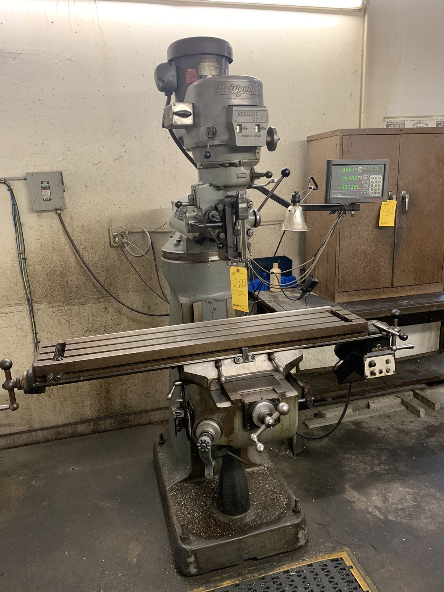 9" x 49" Bridgeport Series I Vertical Milling Machine, 9” x 49” table, 2 hp spindle motor, Newall - Image 3 of 10