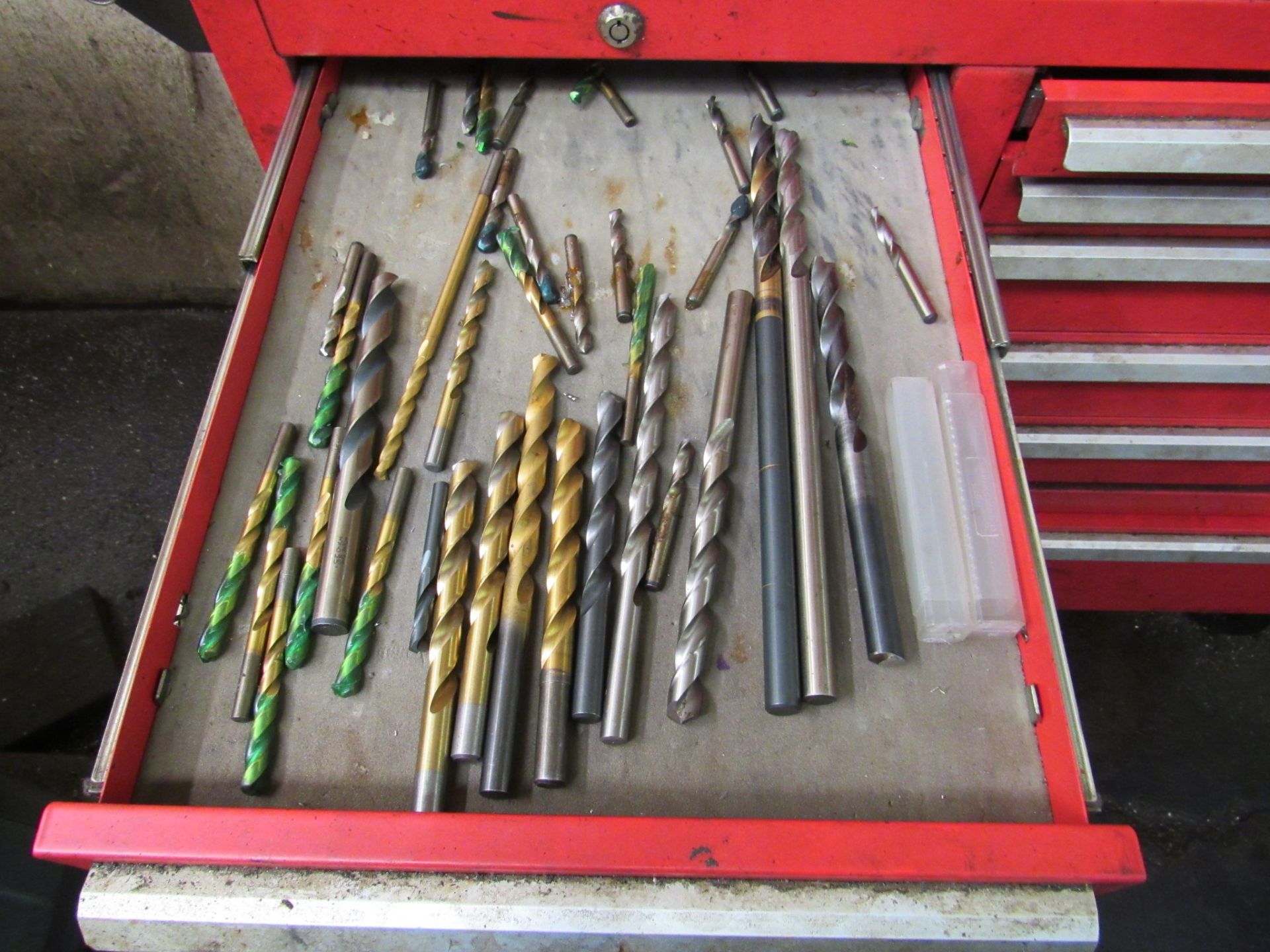 KENNEDY TOOL BOX WITH CONTENTS - ON CASTERS - Image 9 of 9