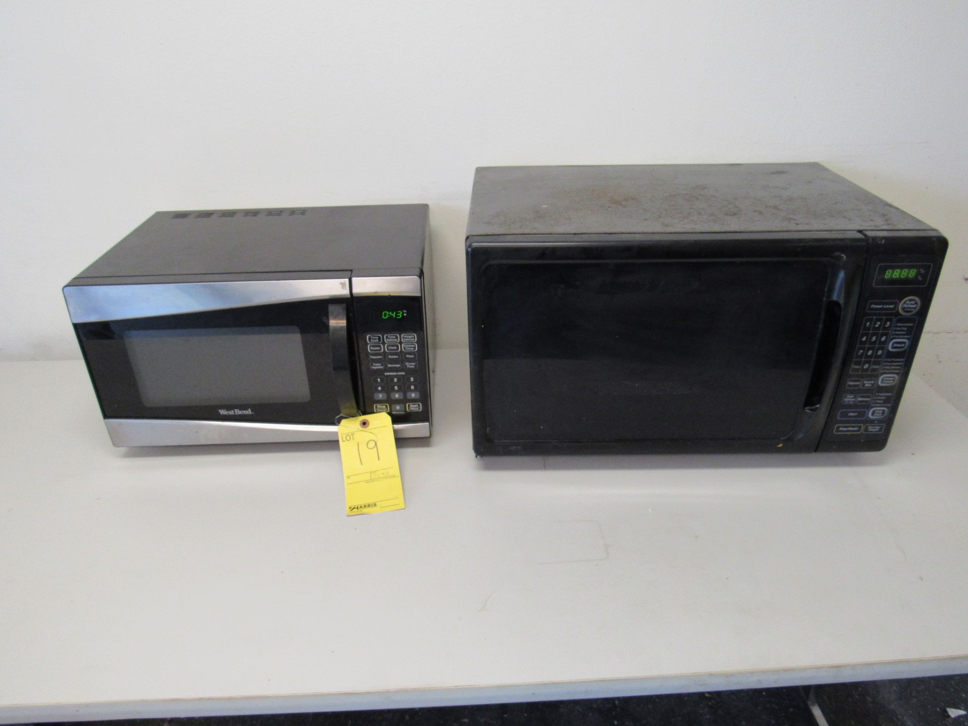 LOT OF 2 MICROWAVES