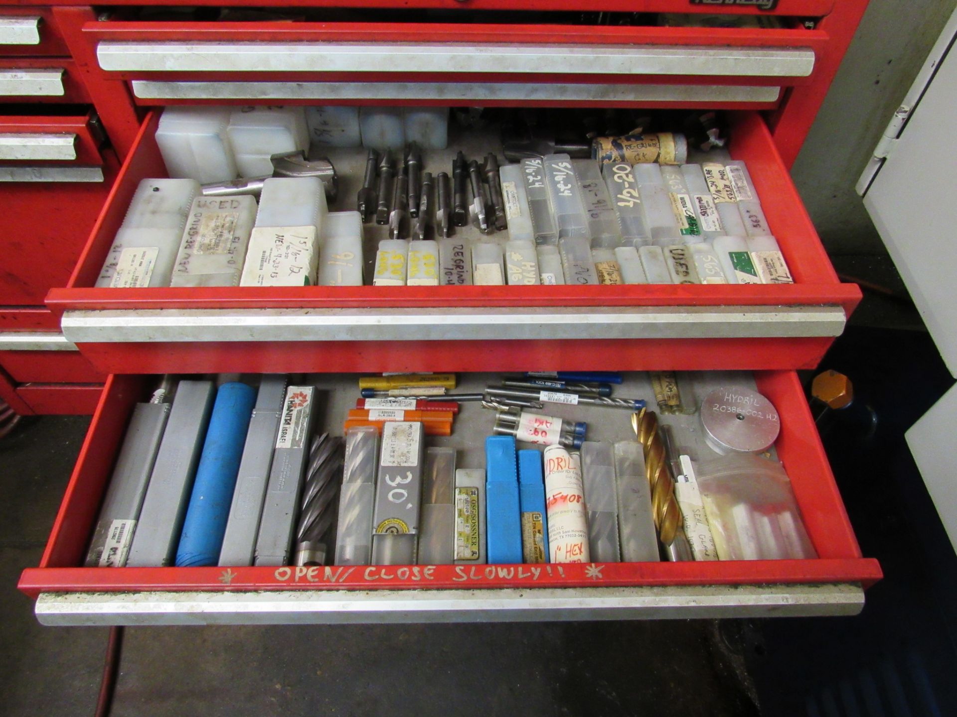 KENNEDY TOOL BOX WITH CONTENTS - ON CASTERS - Image 6 of 9