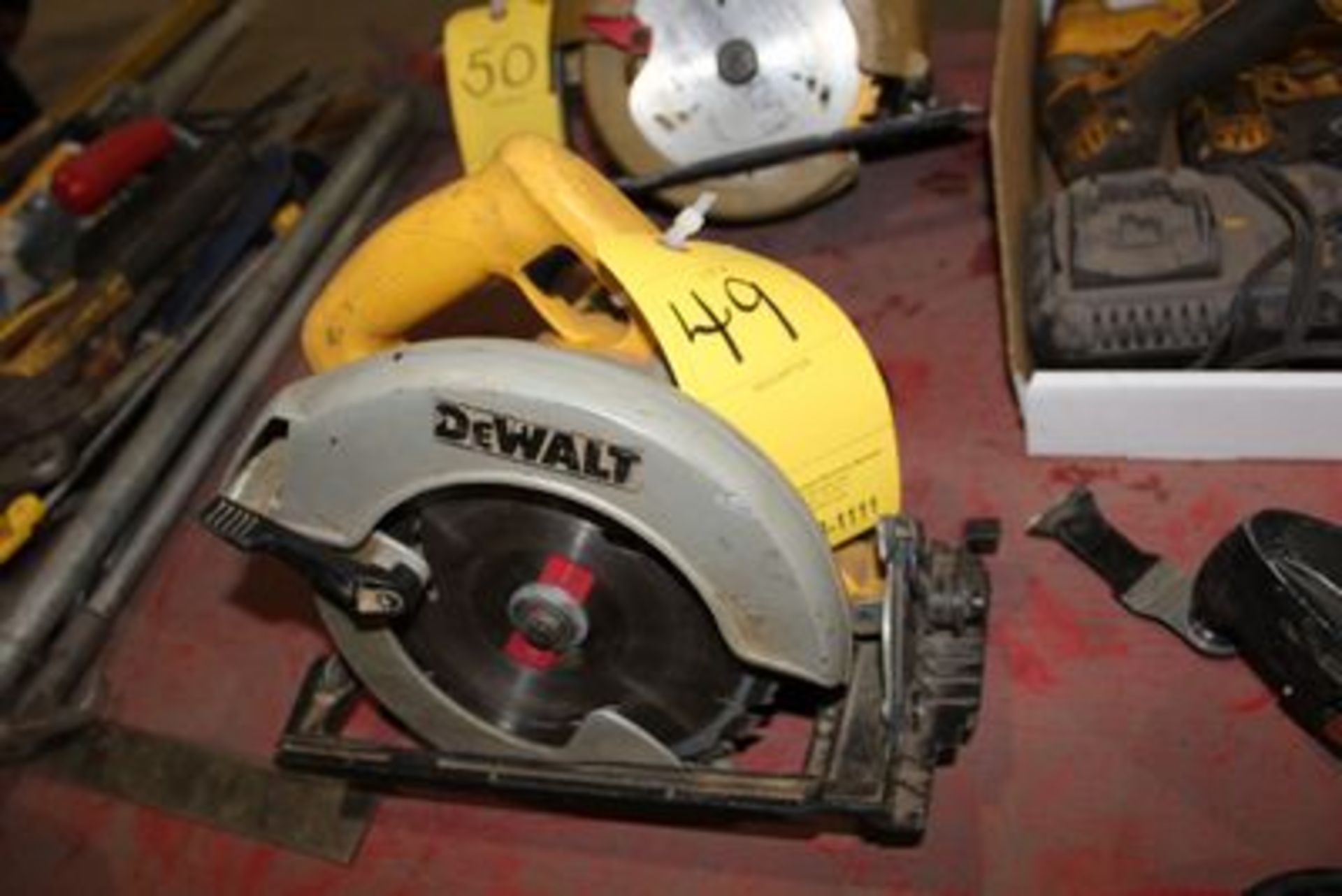 DEWALT 7 1/4" SKILL SAW