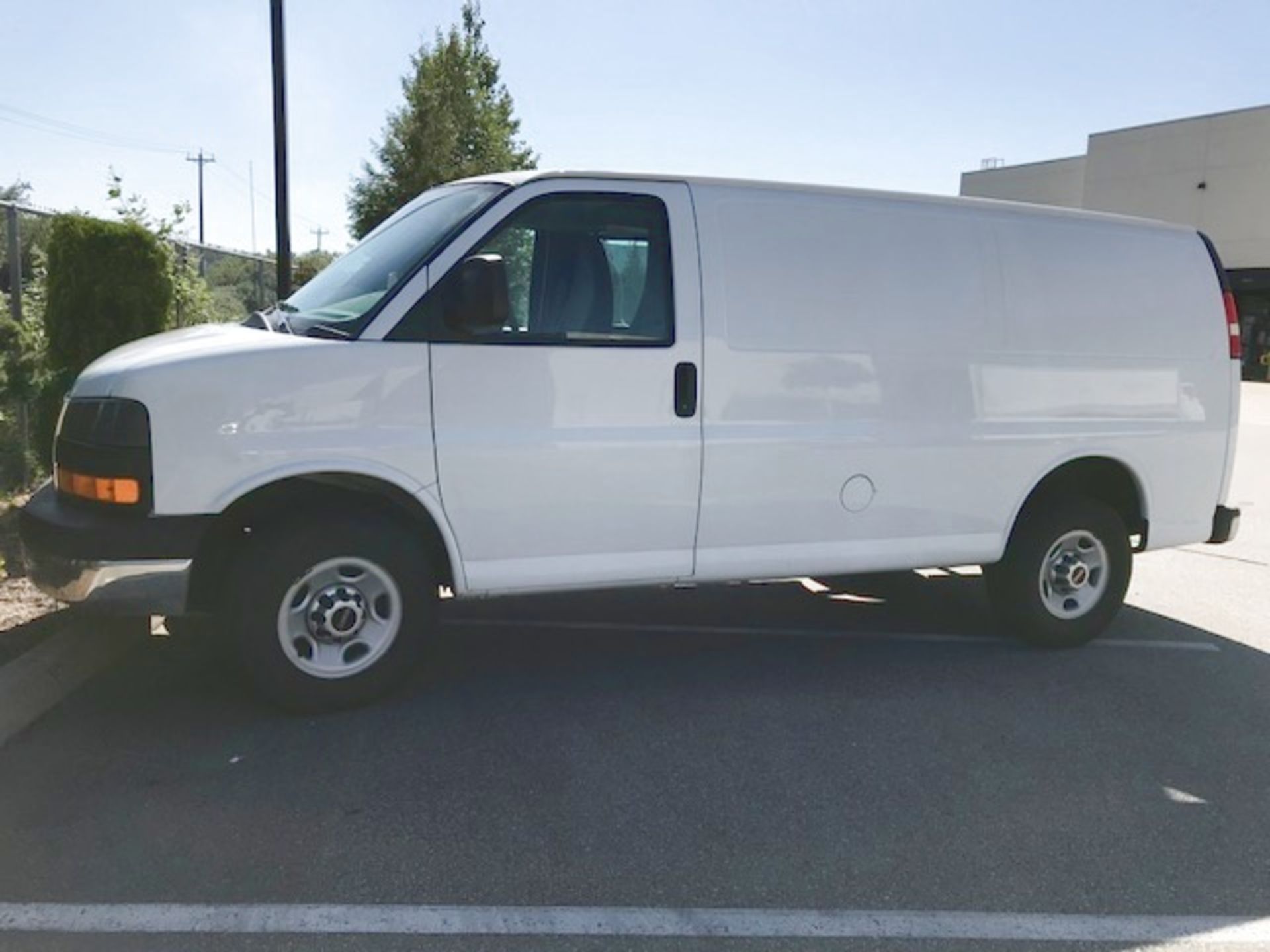 2011 GMC SAVANA VAN WITH SUMMER AND WINTER REAR TIRES, VIN: 1GTW7FCA9B1134323