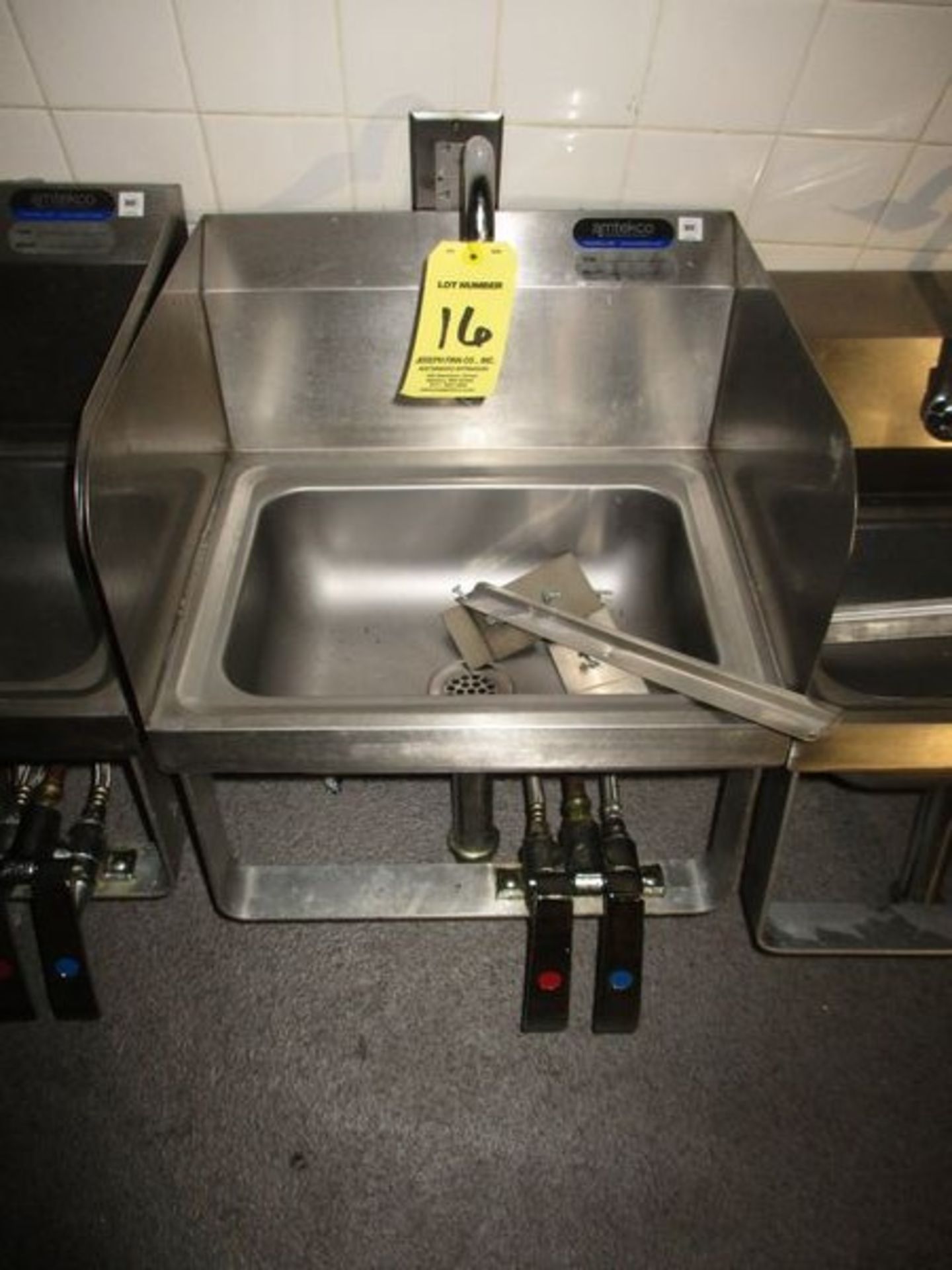 Amtekco DH-19D S.S. Single Pocket Sink, Knee Valve, Side Splashes (Asset Located in Brighton, MA)