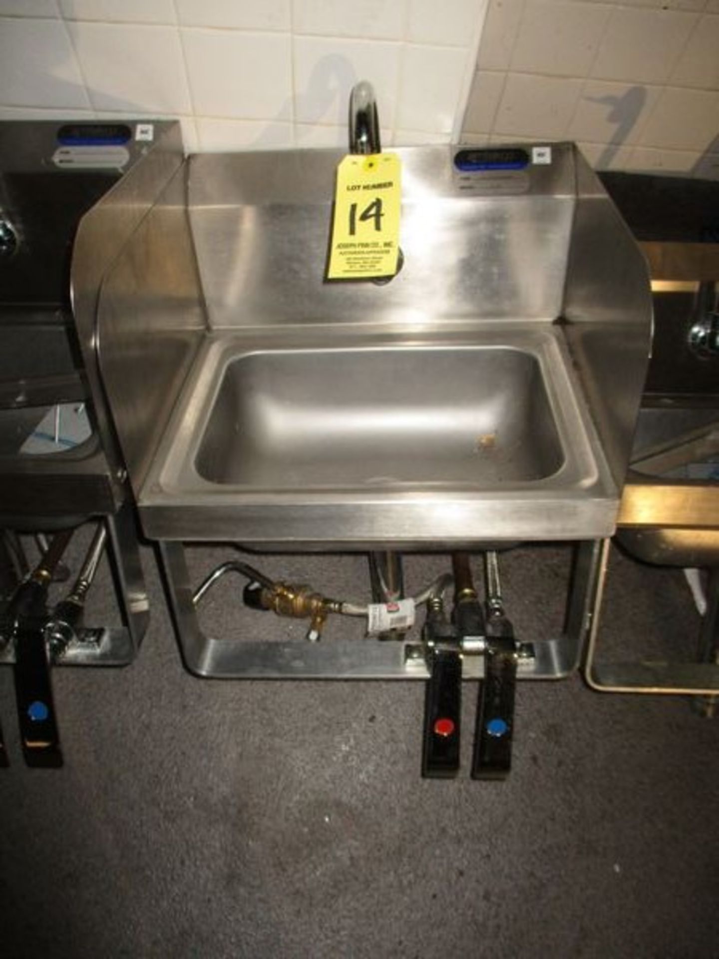 Amtekco DH-19D S.S. Single Pocket Sink, Knee Valve, Side Splashes (Asset Located in Brighton, MA)