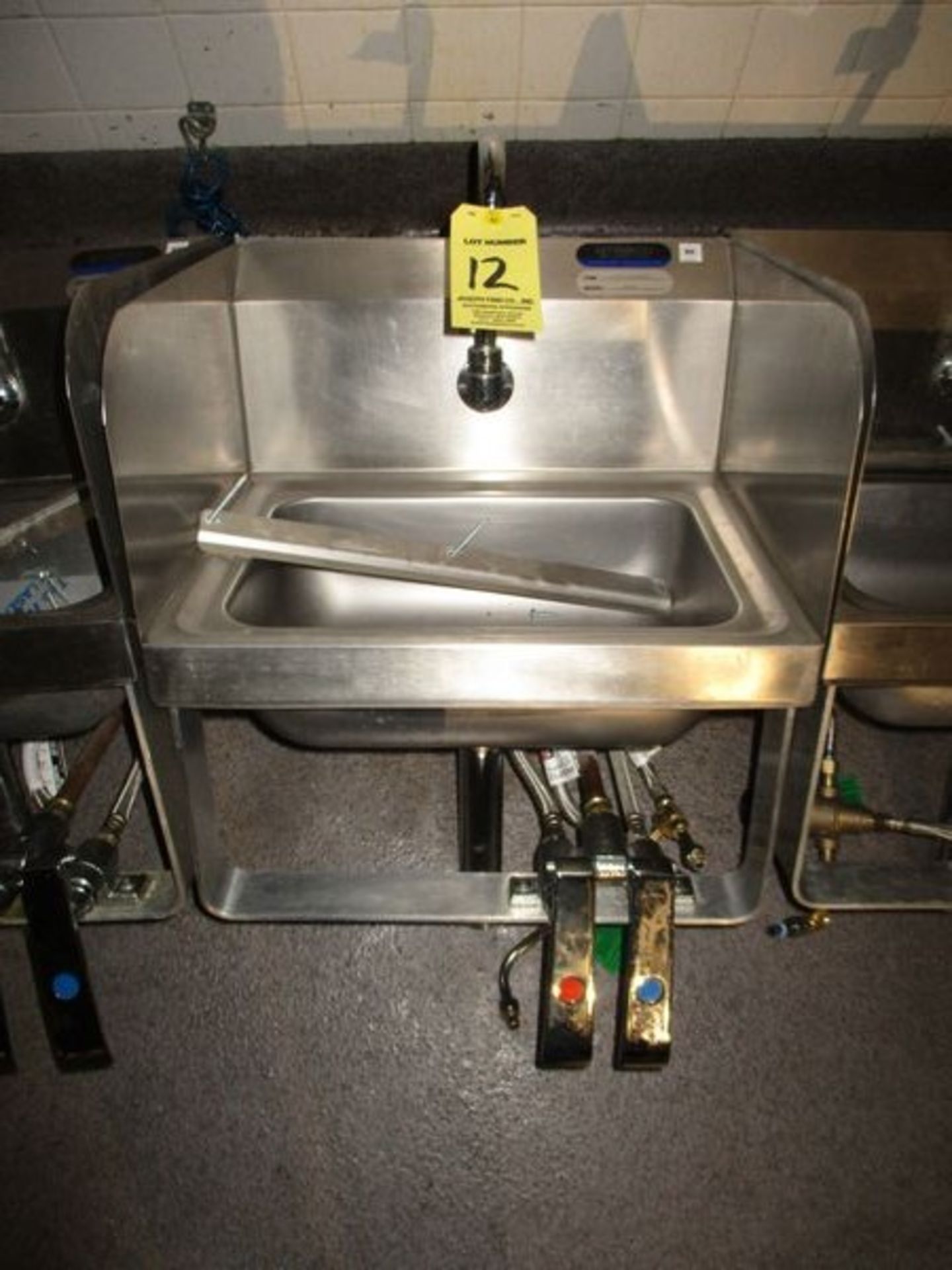 Amtekco DH-19D S.S. Single Pocket Sink, Knee Valve, Side Splashes (Asset Located in Brighton, MA)