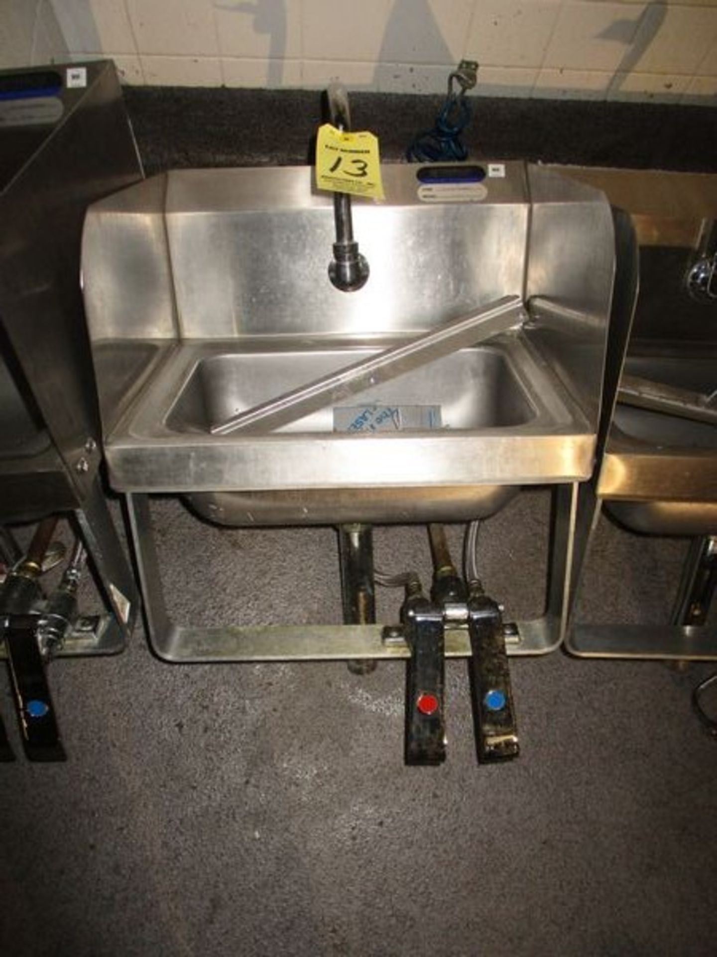 Amtekco DH-19D S.S. Single Pocket Sink, Knee Valve, Side Splashes (Asset Located in Brighton, MA)