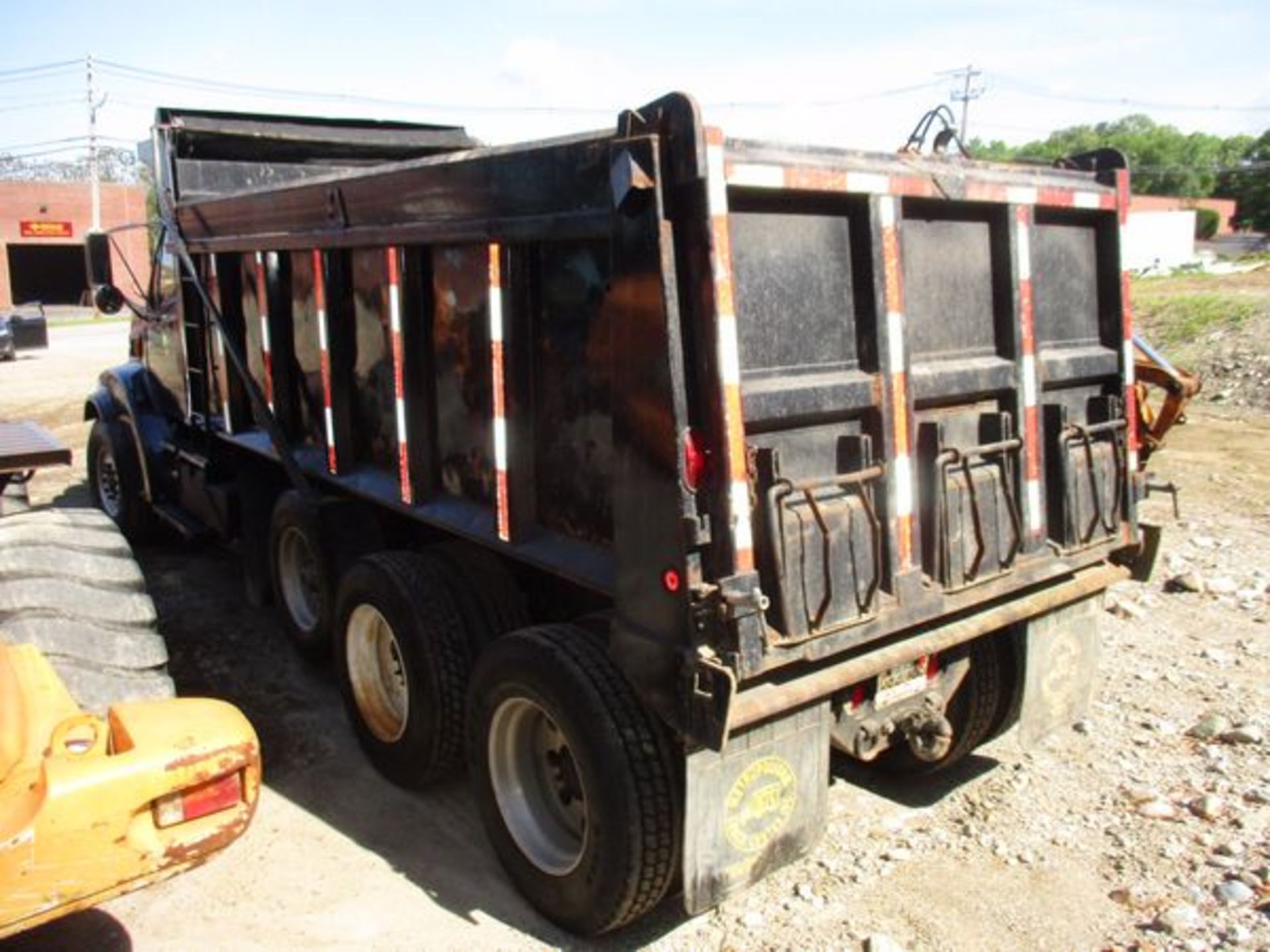 2000 Sterling LT9500 Tandem Axle Dump Truck V/N 2FZNEXYB0YAB41551 - Image 3 of 4