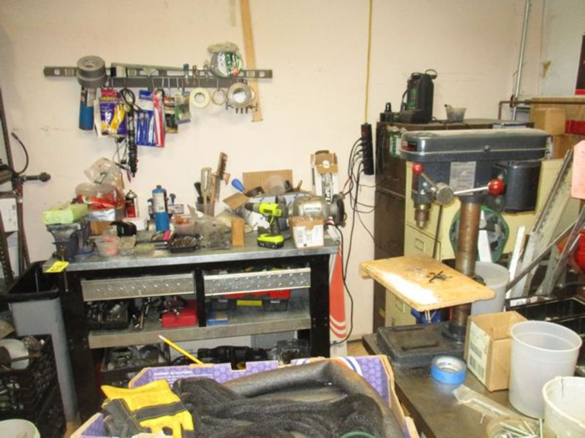 LOT Bench Drill, Grinders, Hdwr., Vise in Room