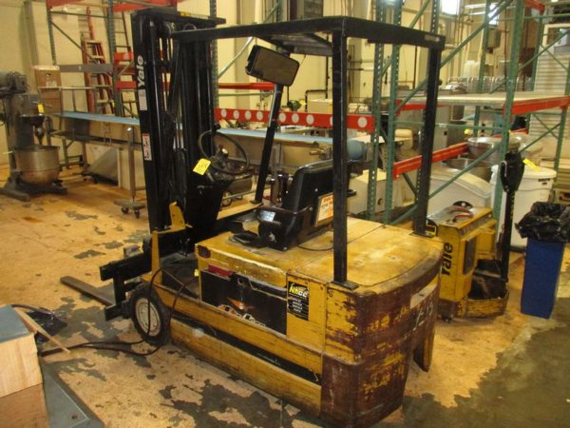 Yale ERP040TDN36SE083 3700 Lb. 3-Wheel Elec. Forklift, s/n N508878, 186" Lift w/Charger