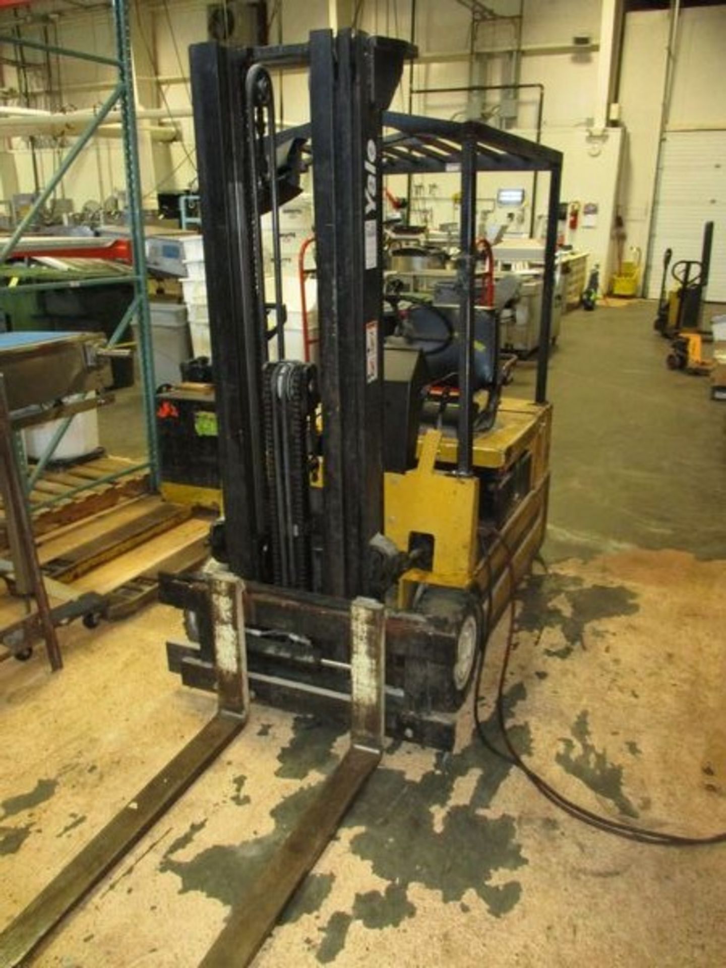 Yale ERP040TDN36SE083 3700 Lb. 3-Wheel Elec. Forklift, s/n N508878, 186" Lift w/Charger - Image 2 of 3