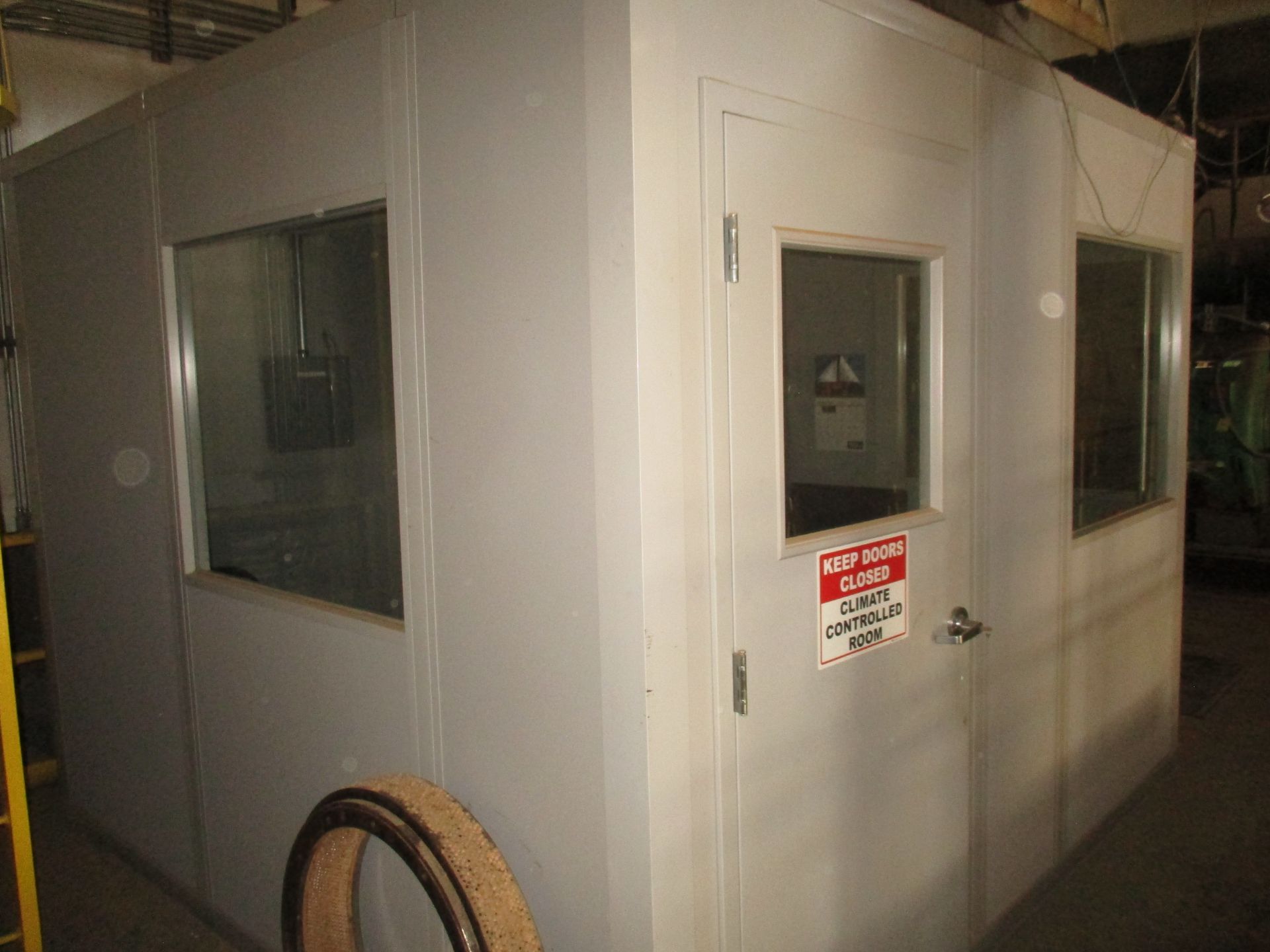 Special Built Pre-Fab Pre-Wired Port. Control Room, 10' 5" x 10' 4" x 8' - Image 3 of 3