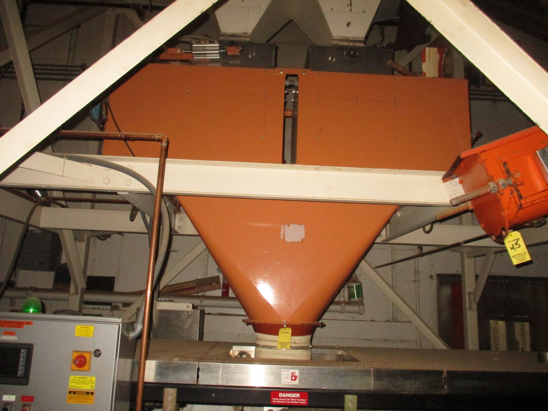 12 Ton Twin Scale Feed Hopper w/663 Control - Image 2 of 2