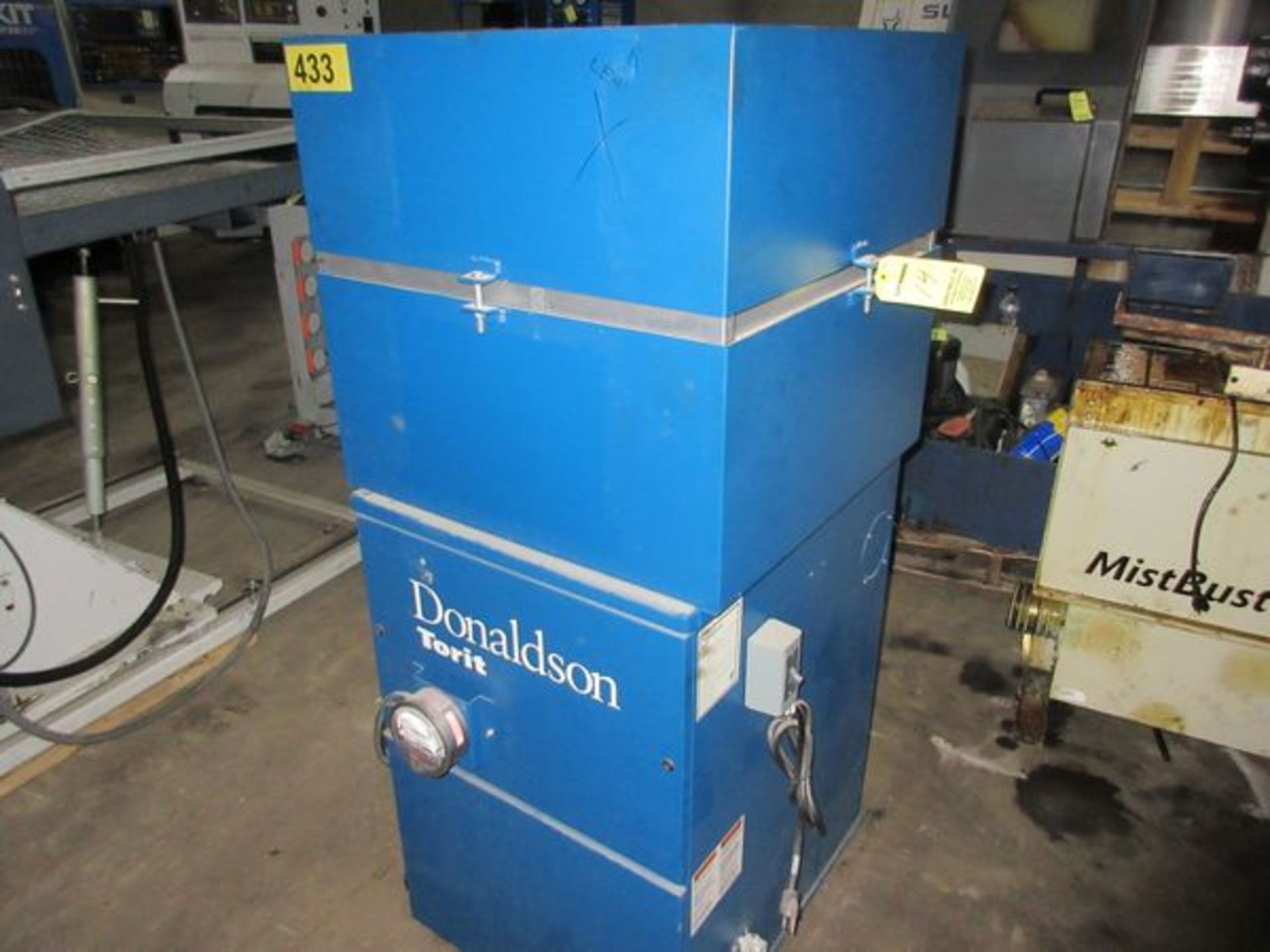 Torit 60 Cabinet Dust Collector, s/n 3216050
