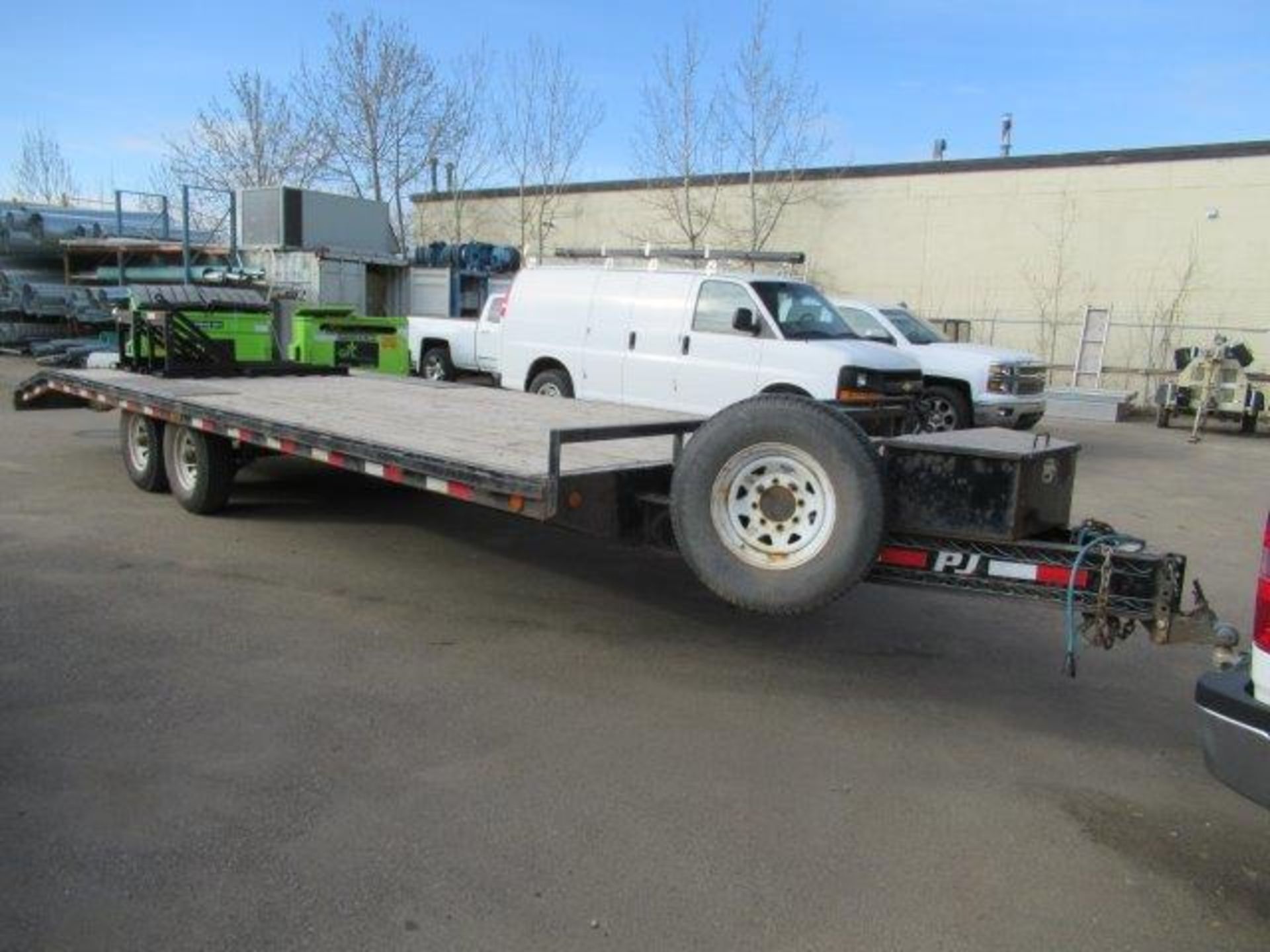 2013 PJ EQUIPMENT TRAILER, BEAVER TAIL, RAMPS, TANDEM AXLE, 21 FT DECK S/N 4P5F82425D1182598 - Image 2 of 4