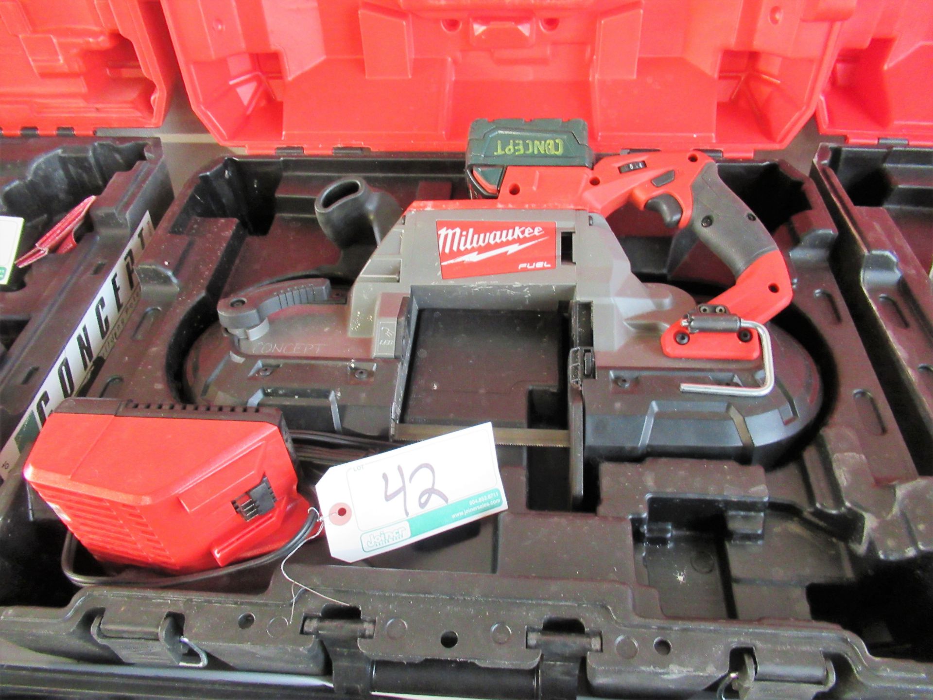 MILWAUKEE CORDLESS 2729-20 DEEP CUT VARIABLE SPEED BAND SAW