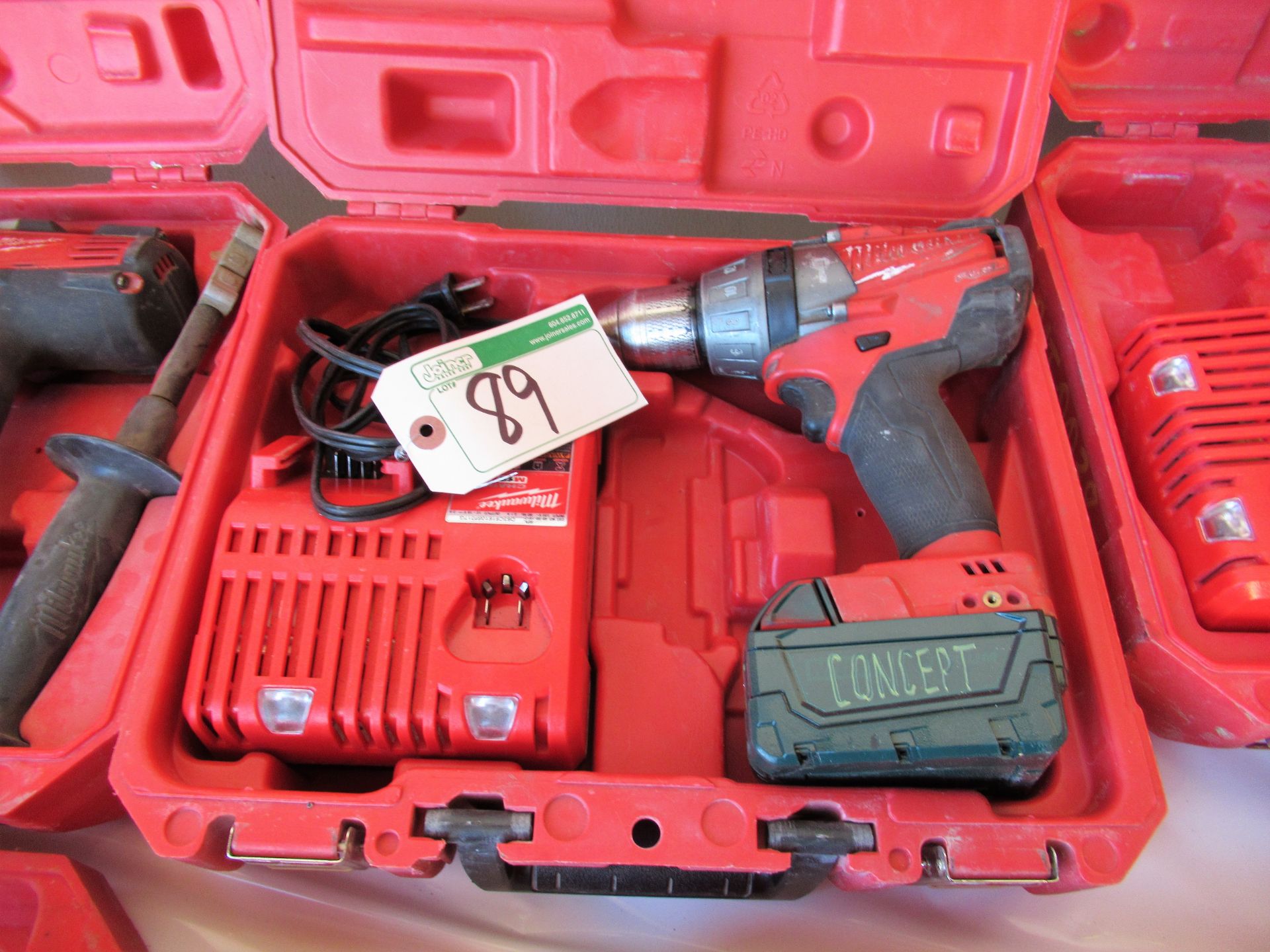 MILWAUKEE CORDLESS 1/2 IN DRIVER DRILL