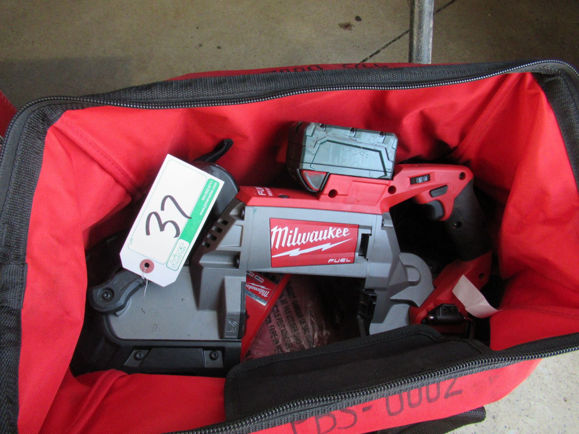 MILWAUKEE CORDLESS 2729-20 DEEP CUT VARIABLE SPEED BAND SAW