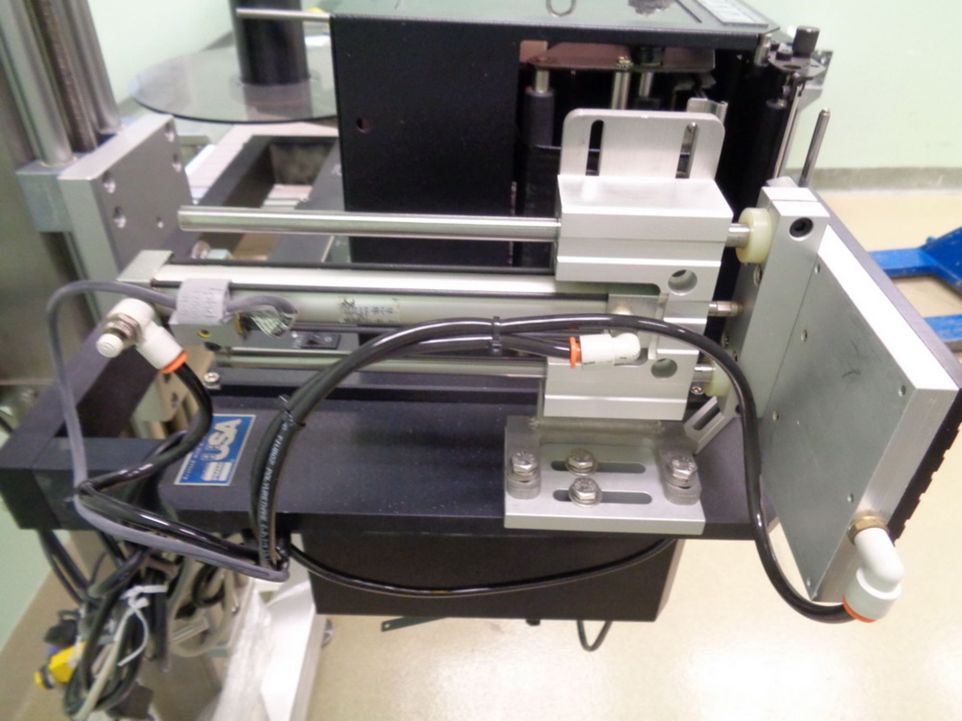 Quadrel Print and Apply Pressure Sensitive Carton Labeler, Model Q31-LS8490, S/N 57957-01 - Image 5 of 13