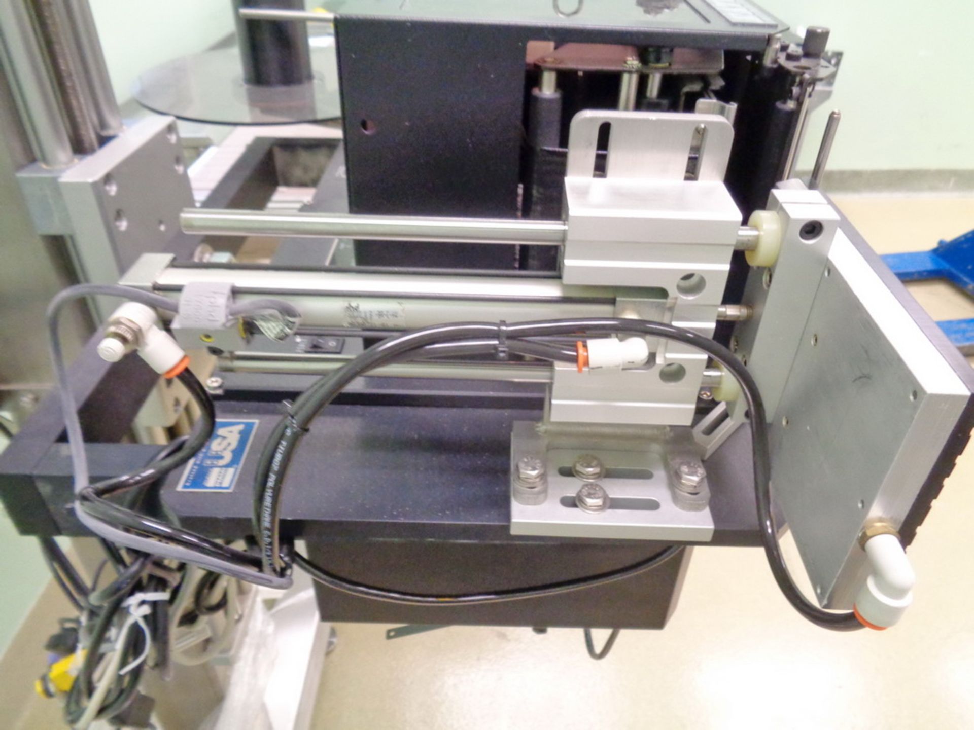 Quadrel Print and Apply Pressure Sensitive Carton Labeler, Model Q31-LS849, S/N 57956-01 - Image 5 of 13