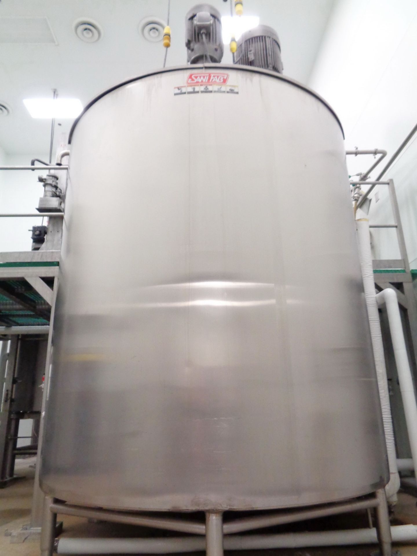 SANI FAB 3,000 GAL TRIPLE MOTION JACKETED VERTICAL SS PROCESSING TANK (MIK-8), S/N G1352301 - Image 3 of 16