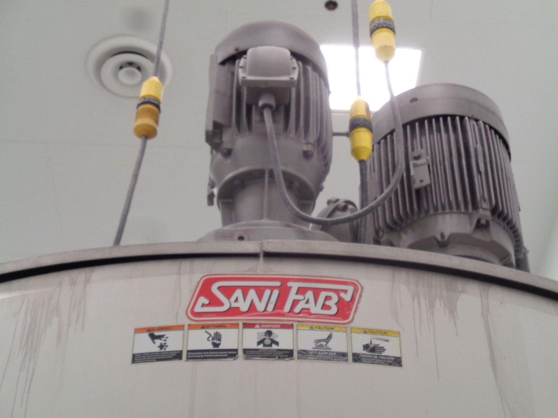 SANI FAB 3,000 GAL TRIPLE MOTION JACKETED VERTICAL SS PROCESSING TANK (MIK-8), S/N G1352301 - Image 10 of 16