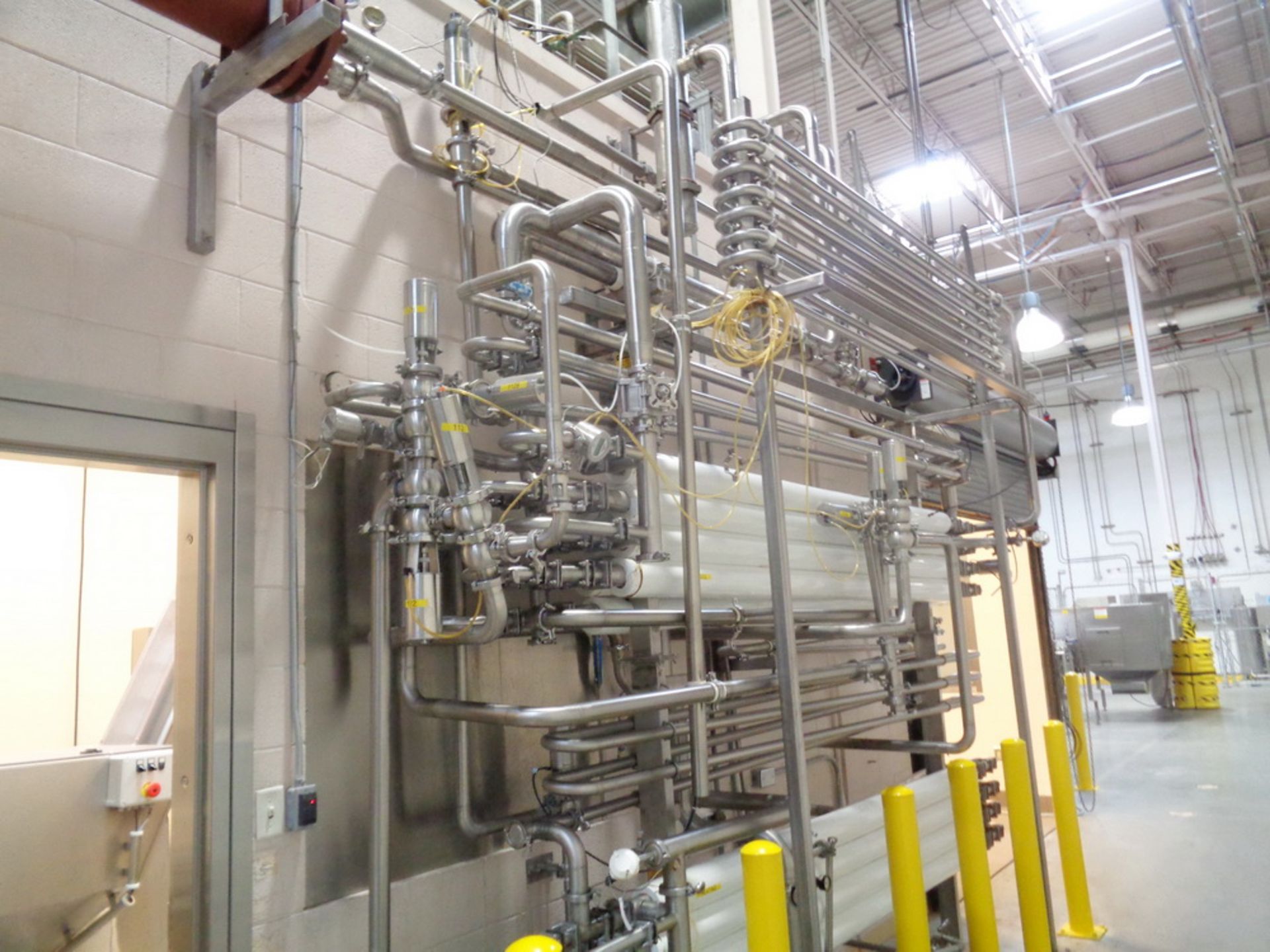 BULK LOT - PARTIAL LIQUID PACKAGING LINE (JUICE LINE #3) W/ PARTS FOR TWO DIFFERENT 2 OZ BOTTLES - Image 13 of 35