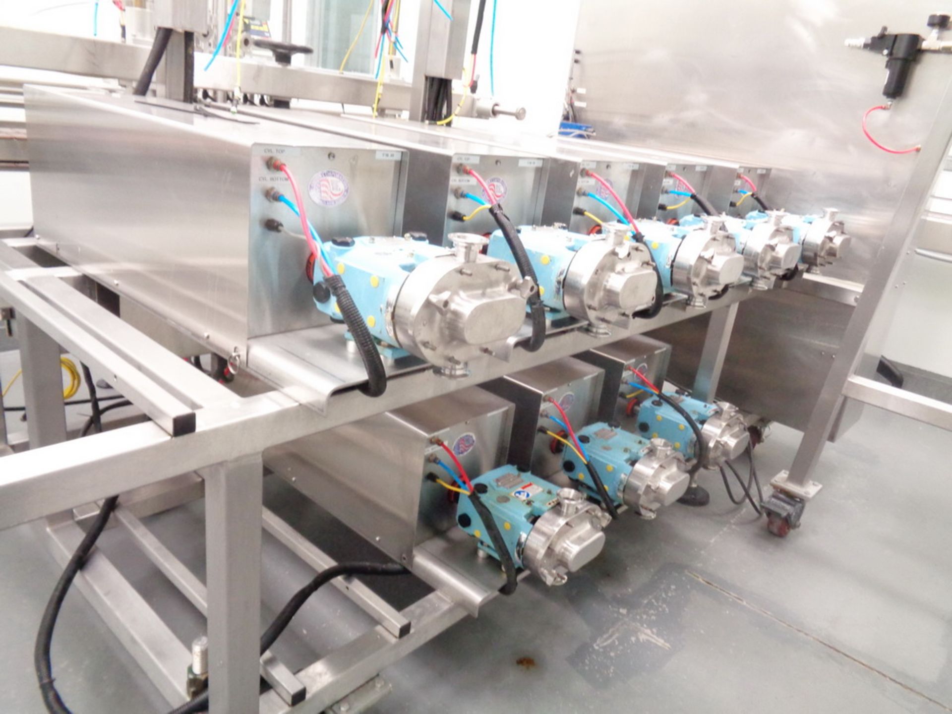 BULK LOT- CREAM PACKAGING LINE #2 (LOCATED IN CLEAN ROOM #2 DESIGNATED CL-2) UP TO (40) BOTTLES/MIN - Image 8 of 32