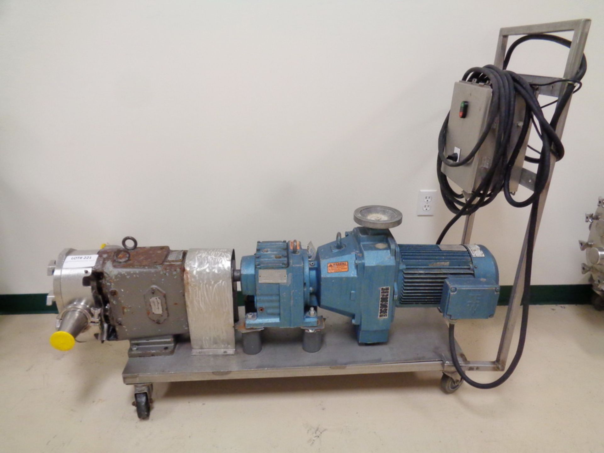 WAUKESHA POSITIVE DISPLACEMENT PUMP. SS CONTACT PARTS - Image 2 of 6