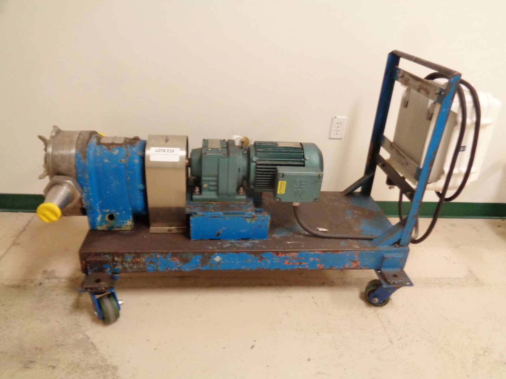 WAUKESHA POSITIVE DISPLACEMENT PUMP. SS CONTACT PARTS