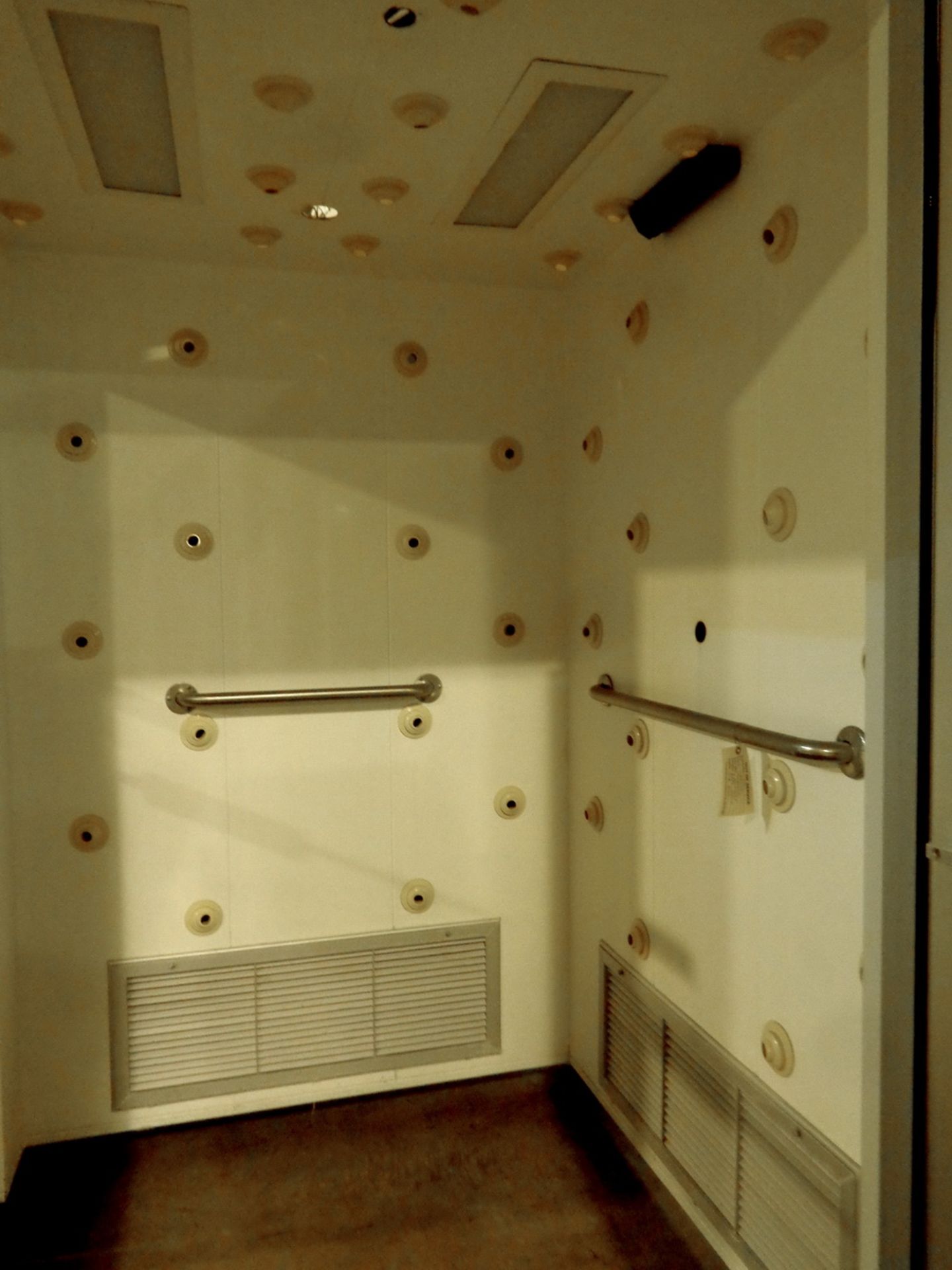 Modular Shower Area with filtration - Image 3 of 4