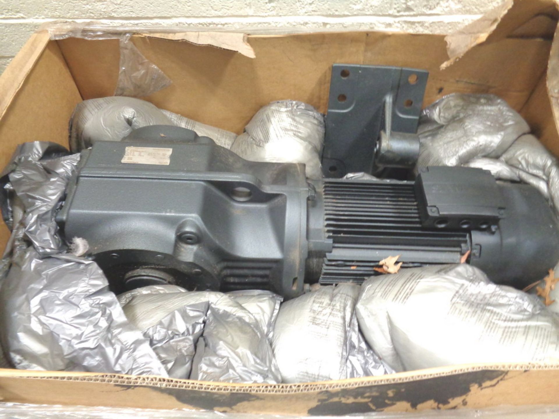 UNUSED SEW Eurodrive 7.5HP Gearbox/Motor Combination