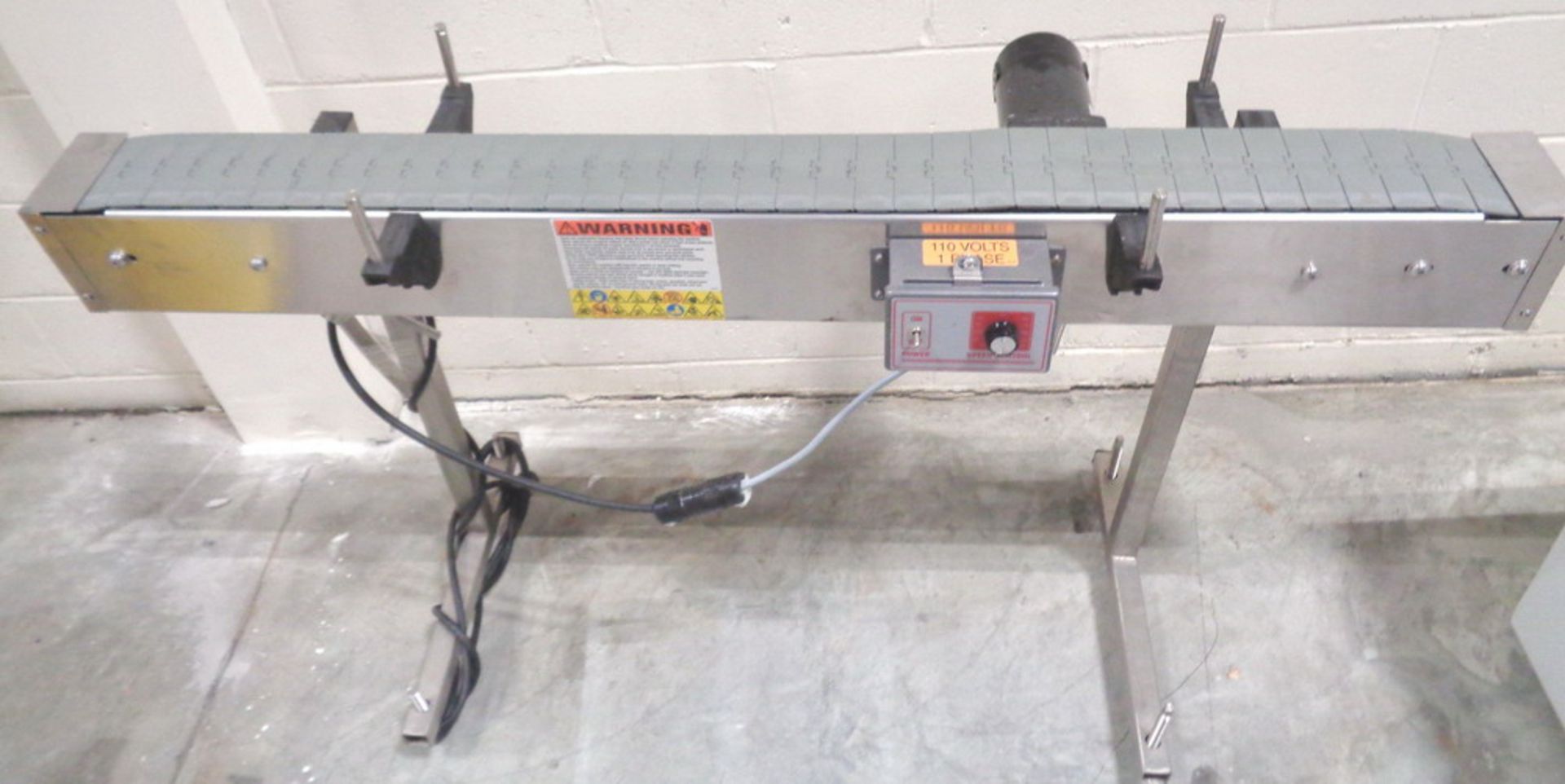 SS 5' table top chain conveyor with drive and varispeed controls - Image 2 of 4