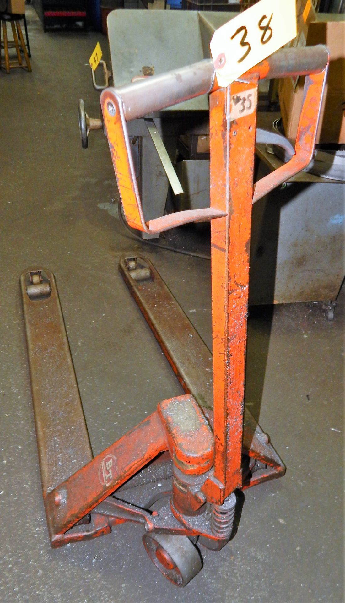 BT APPROXIMATELY 4500# PALLET JACK