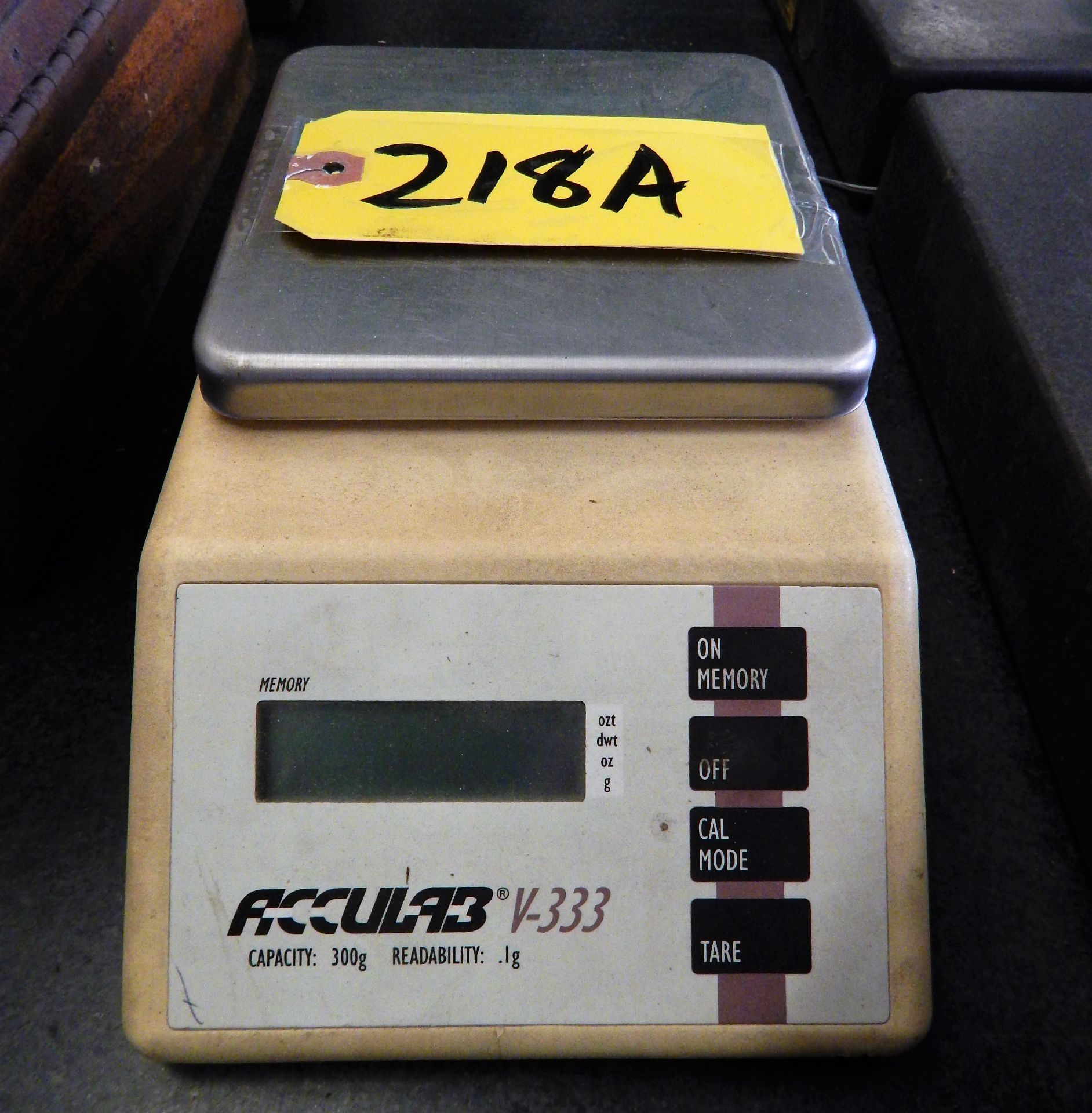 ACCU LAB V-333 300 GRAM SCALE