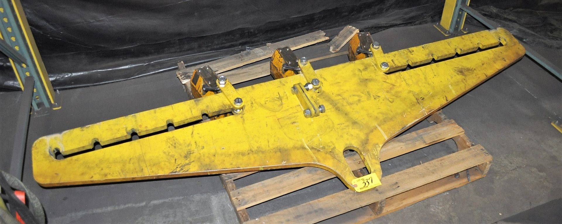 90" LIFTING BEAM, WITH [3] PML20 2000kg LIFTING MAGNETS