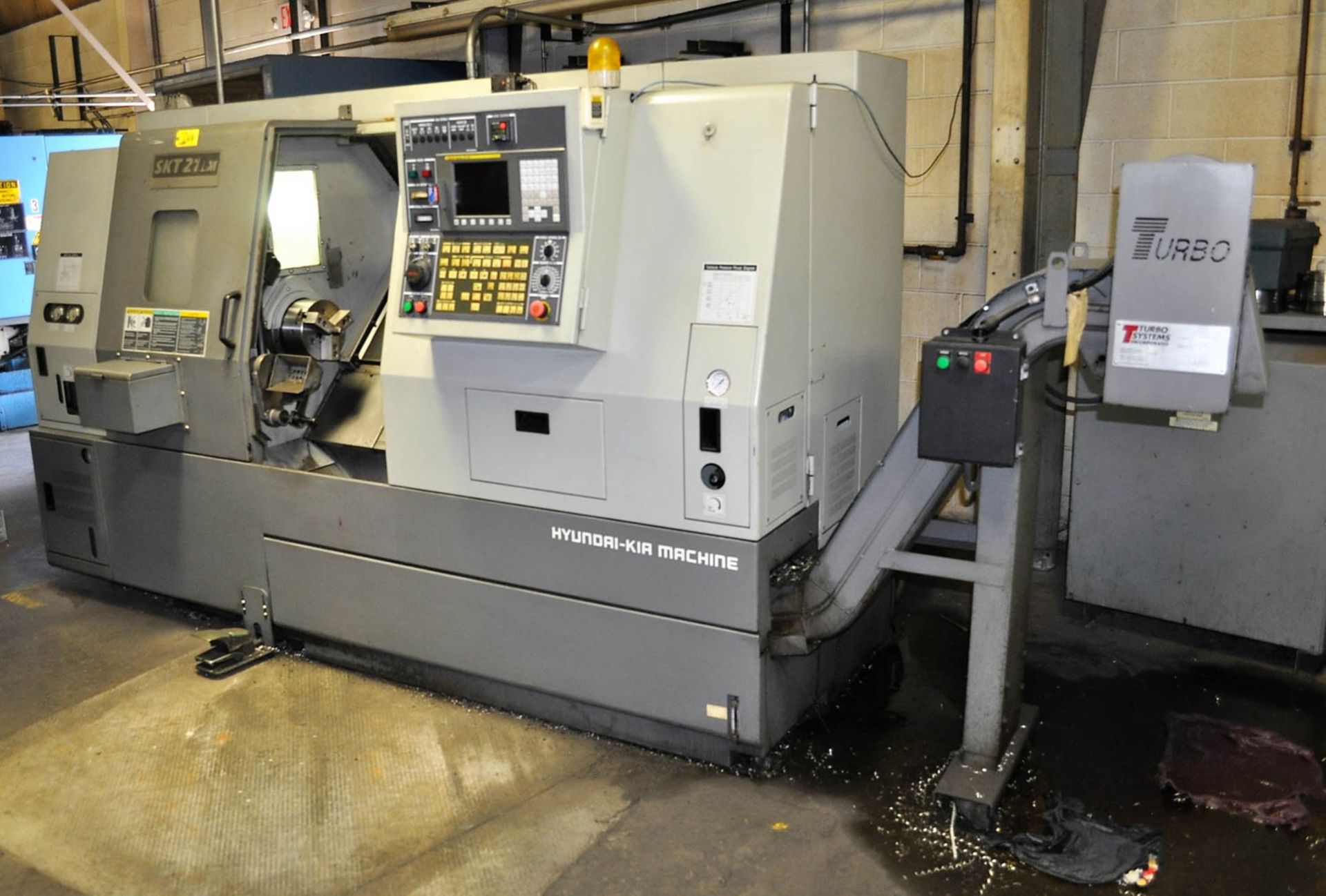 HYUNDAI KIA MDL. SKT21LM CNC TURNING CENTER, WITH LIVE MILLING, FANUC OiTC CNC CONTROL, 21.7" SWING, - Image 2 of 7