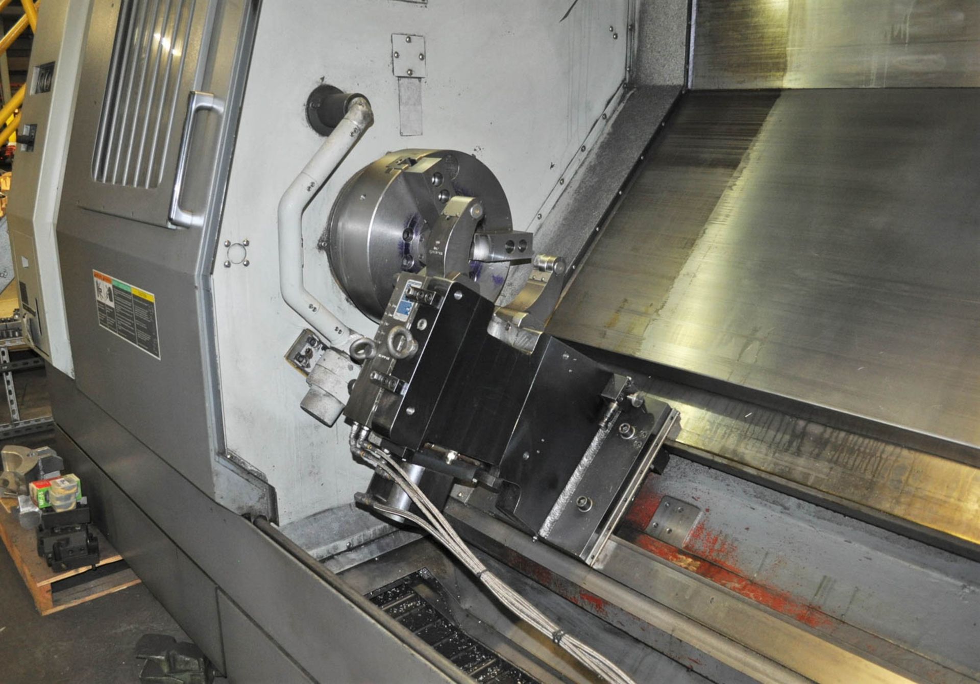HYUNDAI KIA MDL. SKT-460 CNC TURNING CENTER, WITH FANUC 21iTB CNC CONTROL, 34.5" SWING, 62" MAX - Image 5 of 9