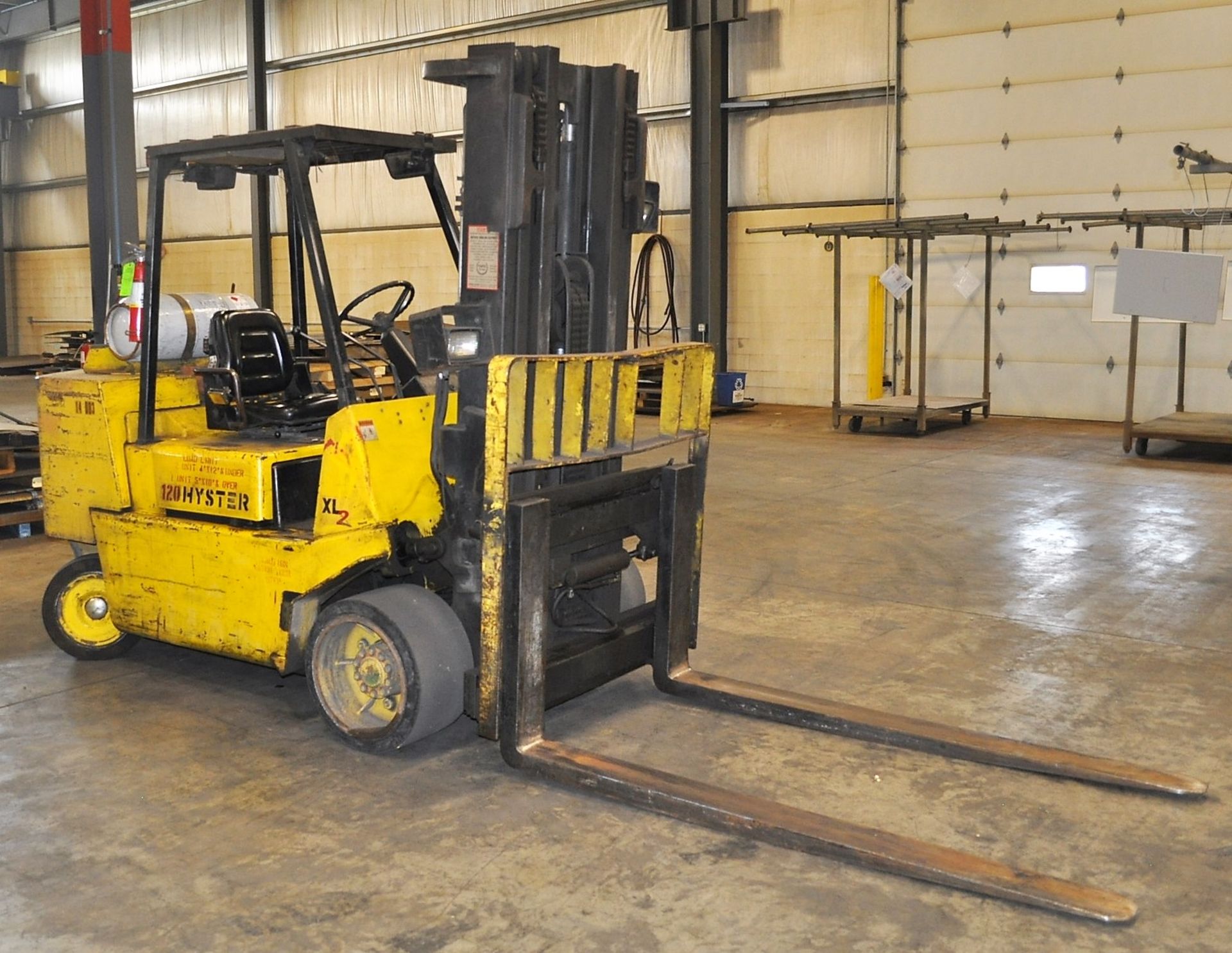 HYSTER MDL. S120XLS 11,700# CAPACITY PROPANE FORKLIFT TRUCK, WITH 184" LIFT, SOLID TIRES, SIDE - Image 4 of 5