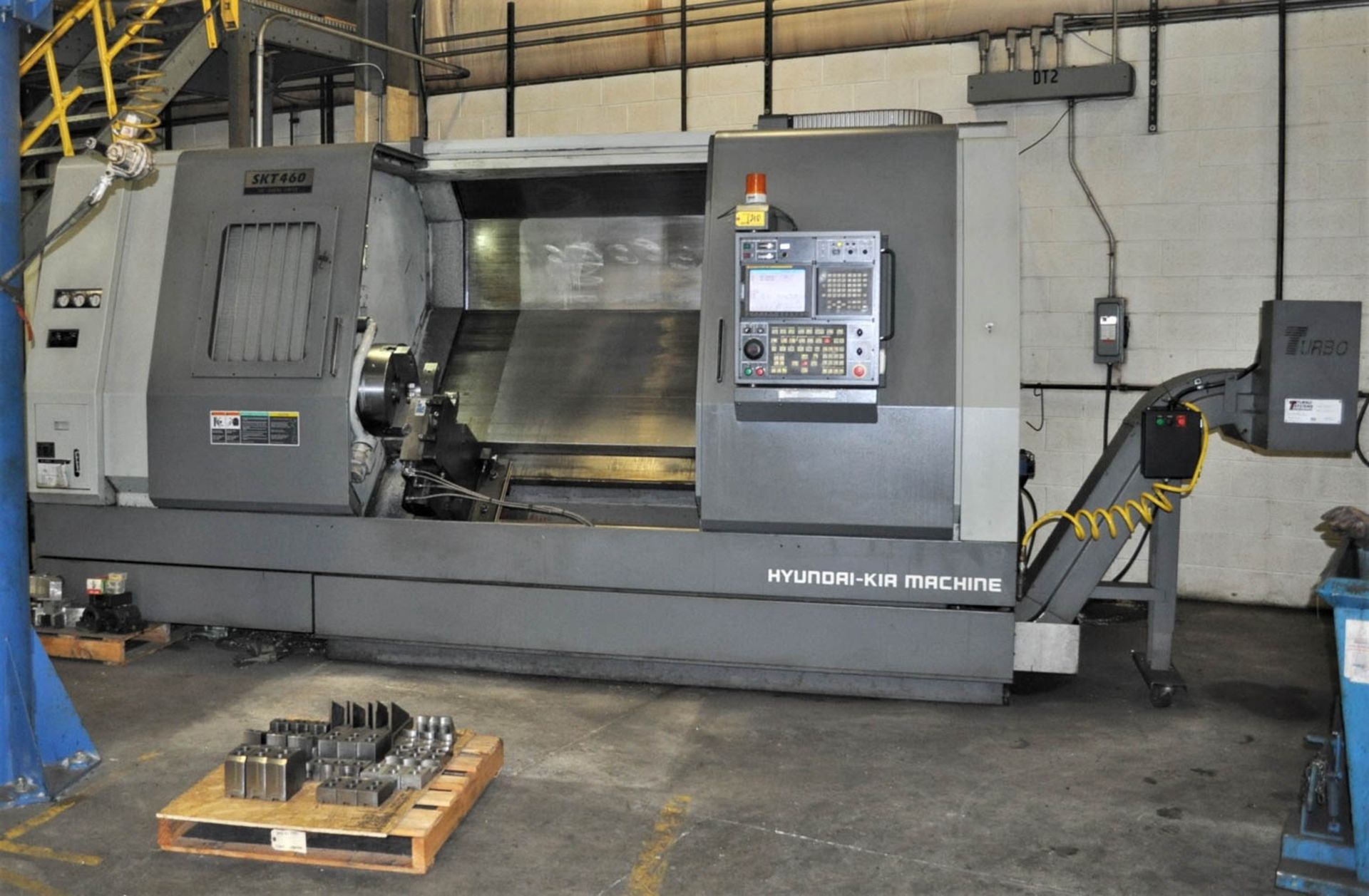 HYUNDAI KIA MDL. SKT-460 CNC TURNING CENTER, WITH FANUC 21iTB CNC CONTROL, 34.5" SWING, 62" MAX - Image 3 of 9