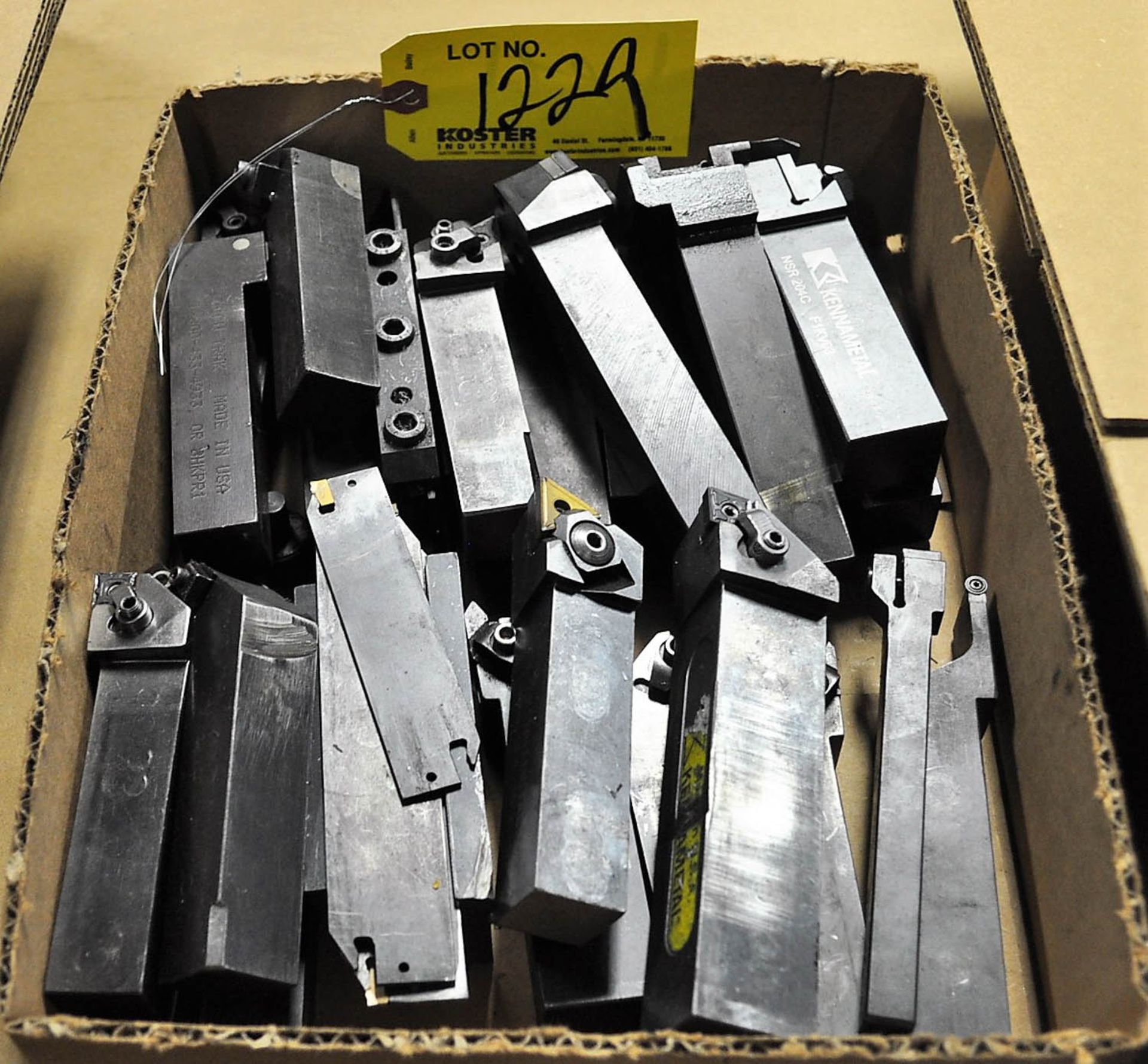 LOT OF CARBIDE INSERT TOOL HOLDERS