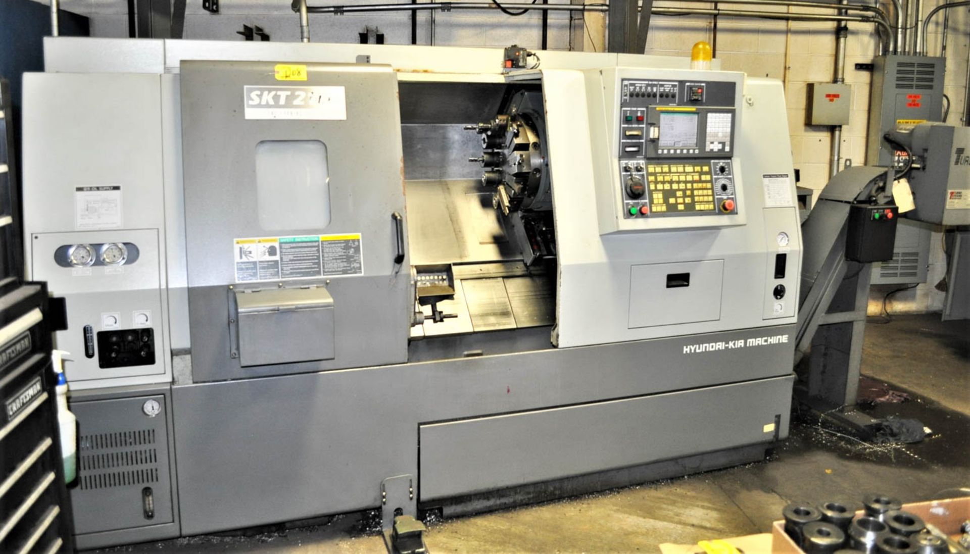 HYUNDAI KIA MDL. SKT21LM CNC TURNING CENTER, WITH LIVE MILLING, FANUC OiTC CNC CONTROL, 21.7" SWING, - Image 3 of 7