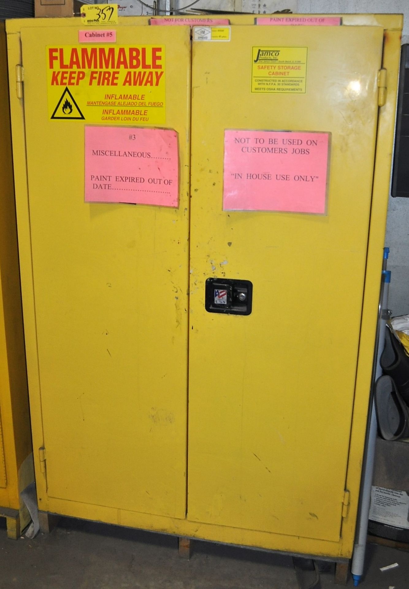 SAFETY PAINT / SOLVENT STEEL STORAGE CABINET