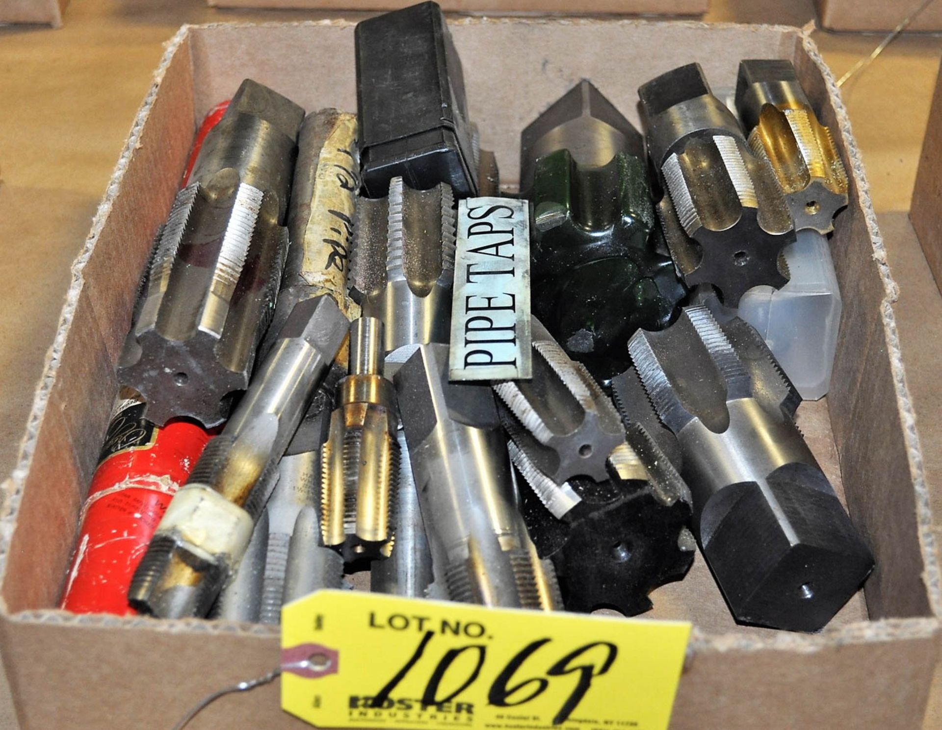 LOT OF ASSORTED HIGH SPEED PIPE TAPS