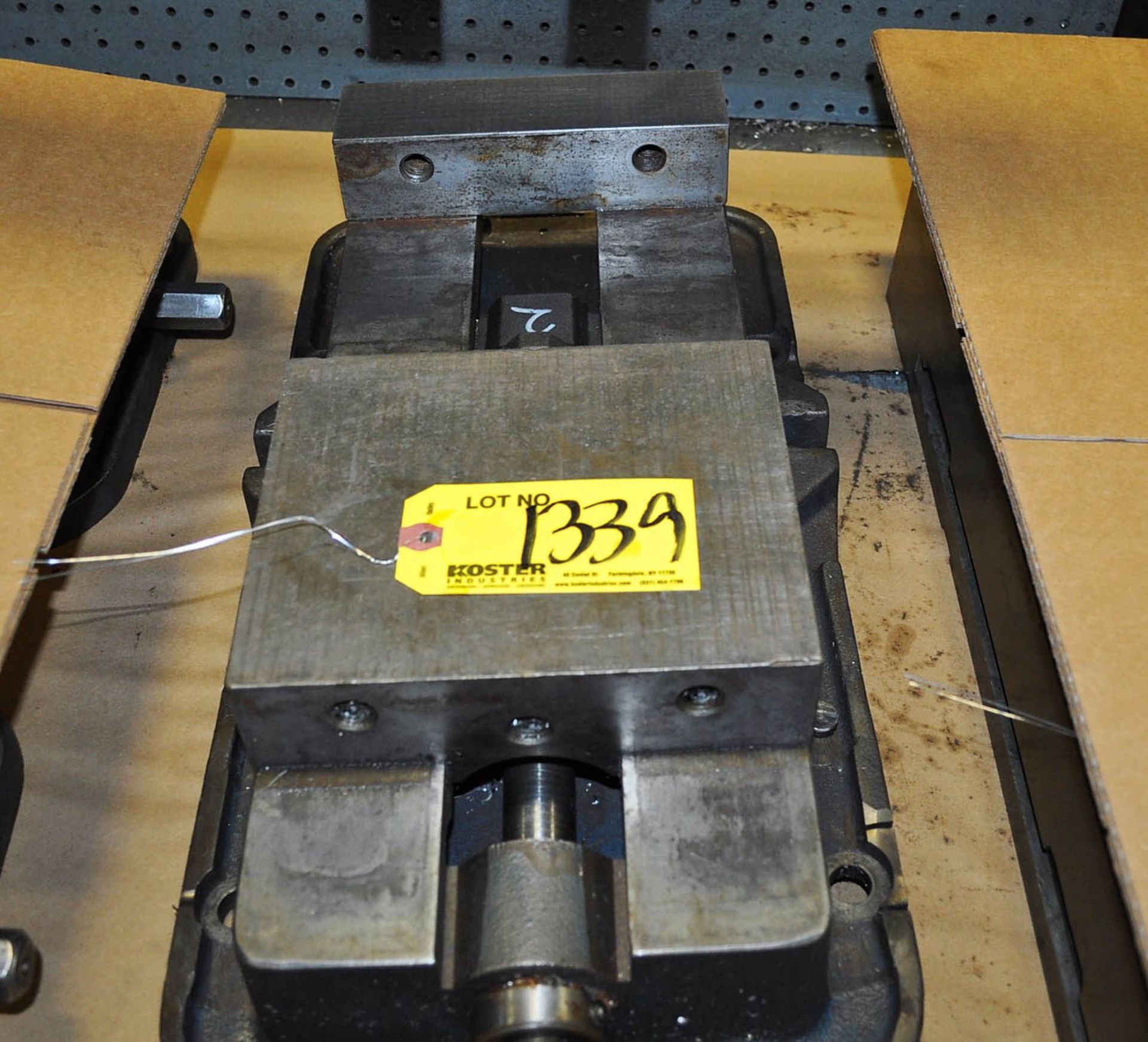 8" MACHINE VISE