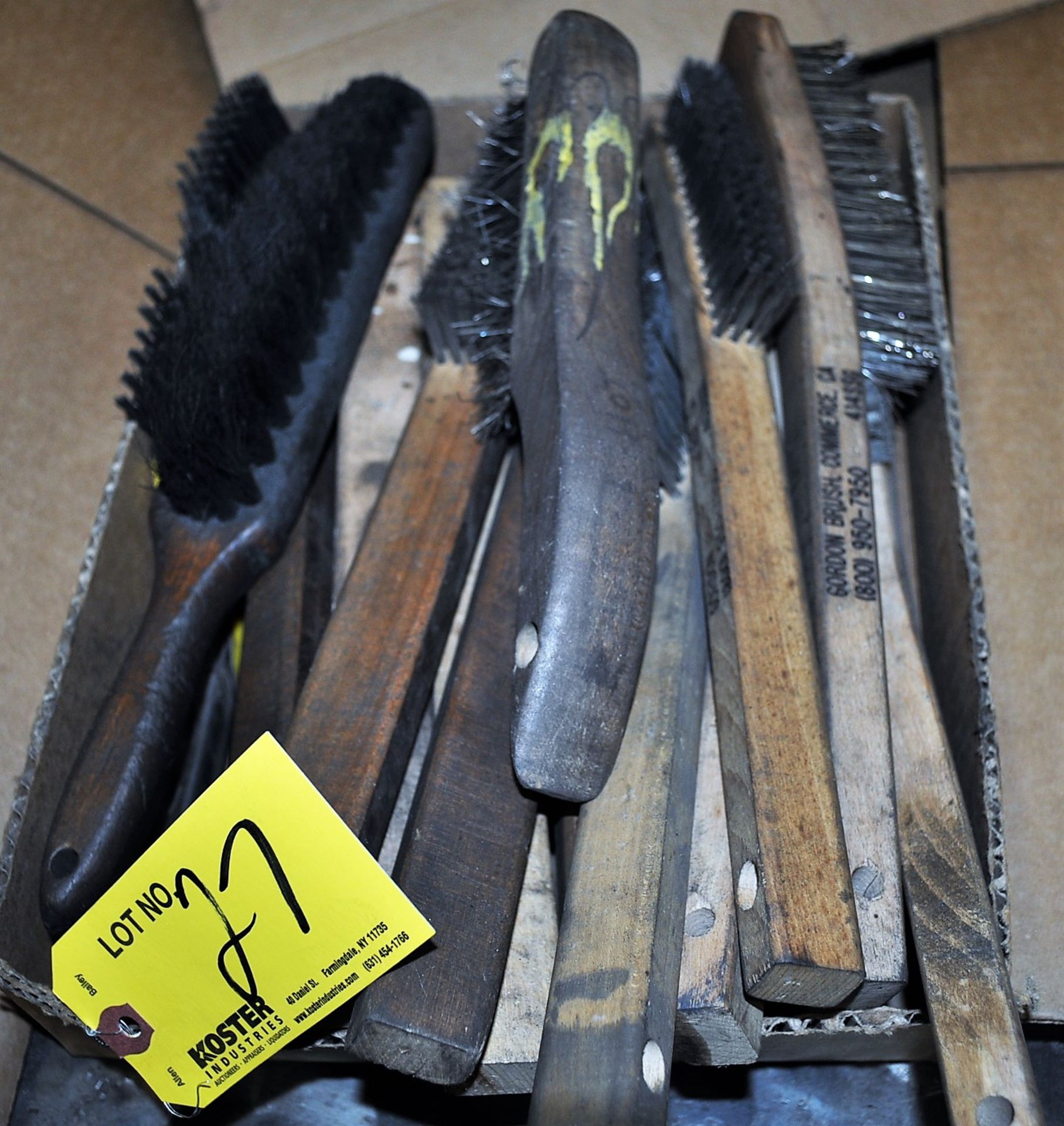 LOT OF WIRE BRUSHES