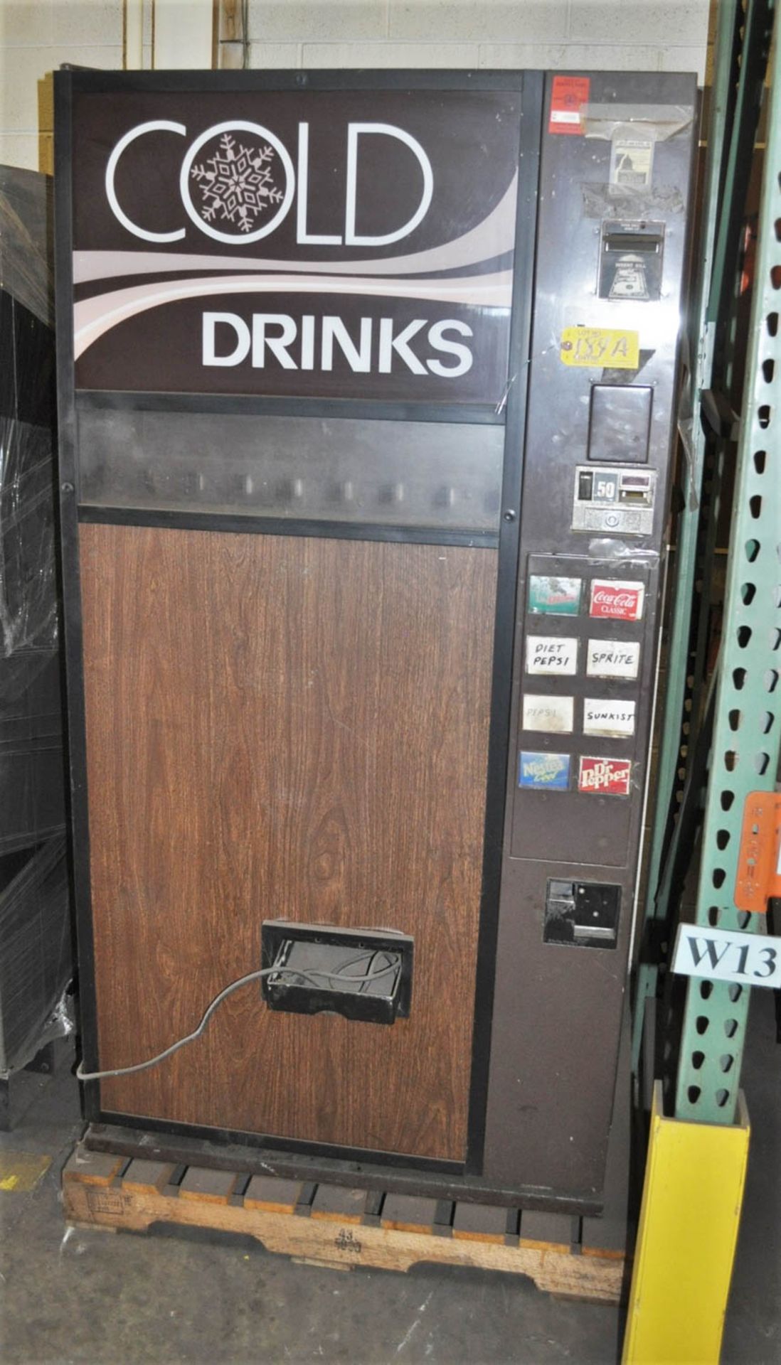DIXIE-NARCO MDL. DNCB 368/216-8 COLD DRINK VENDING MACHINE